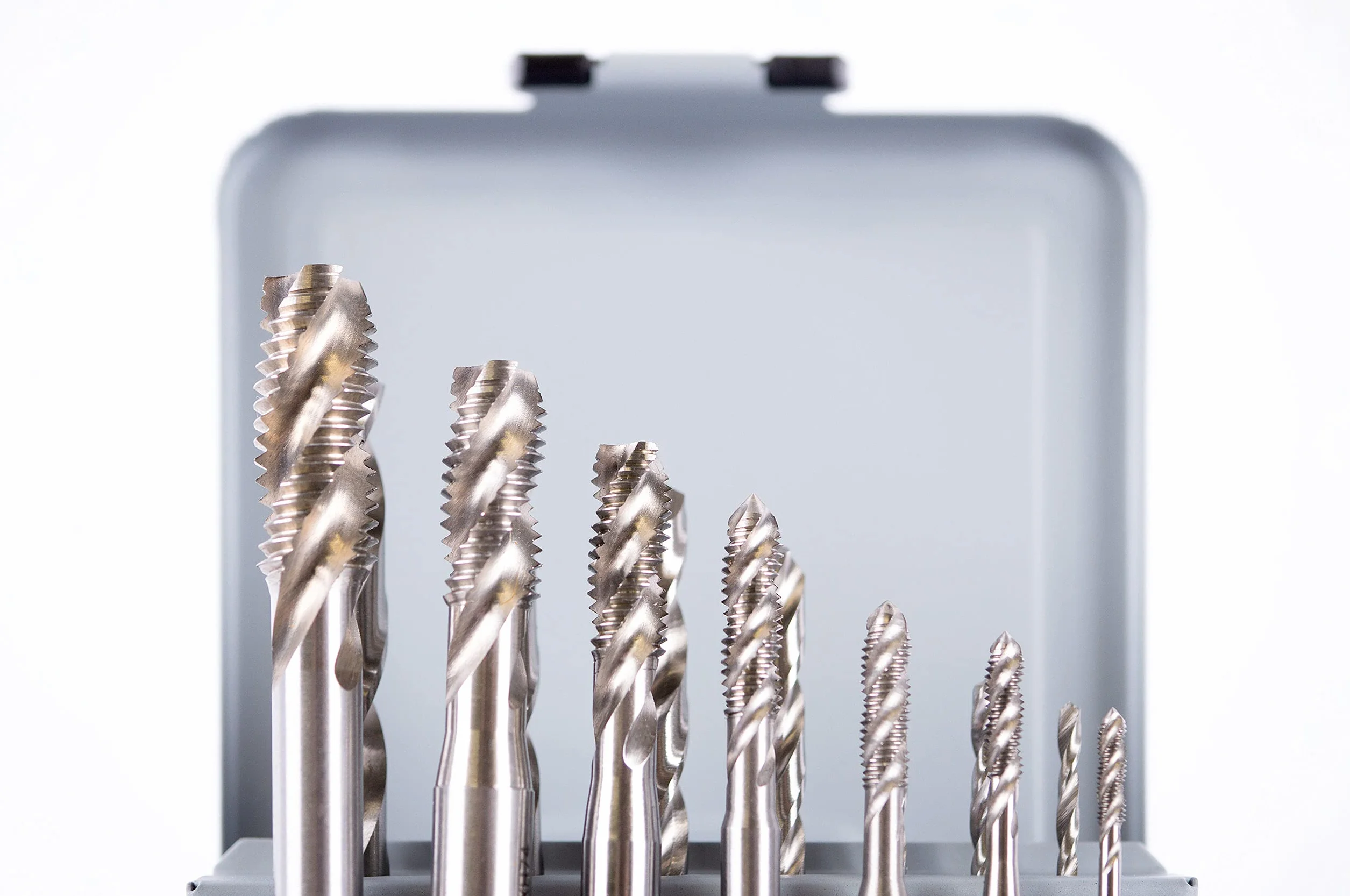 Set maschi filettati M3-M12 HSS-G 14 pezzi foro cieco forma C 35° spirale destra cassetta acciaio
