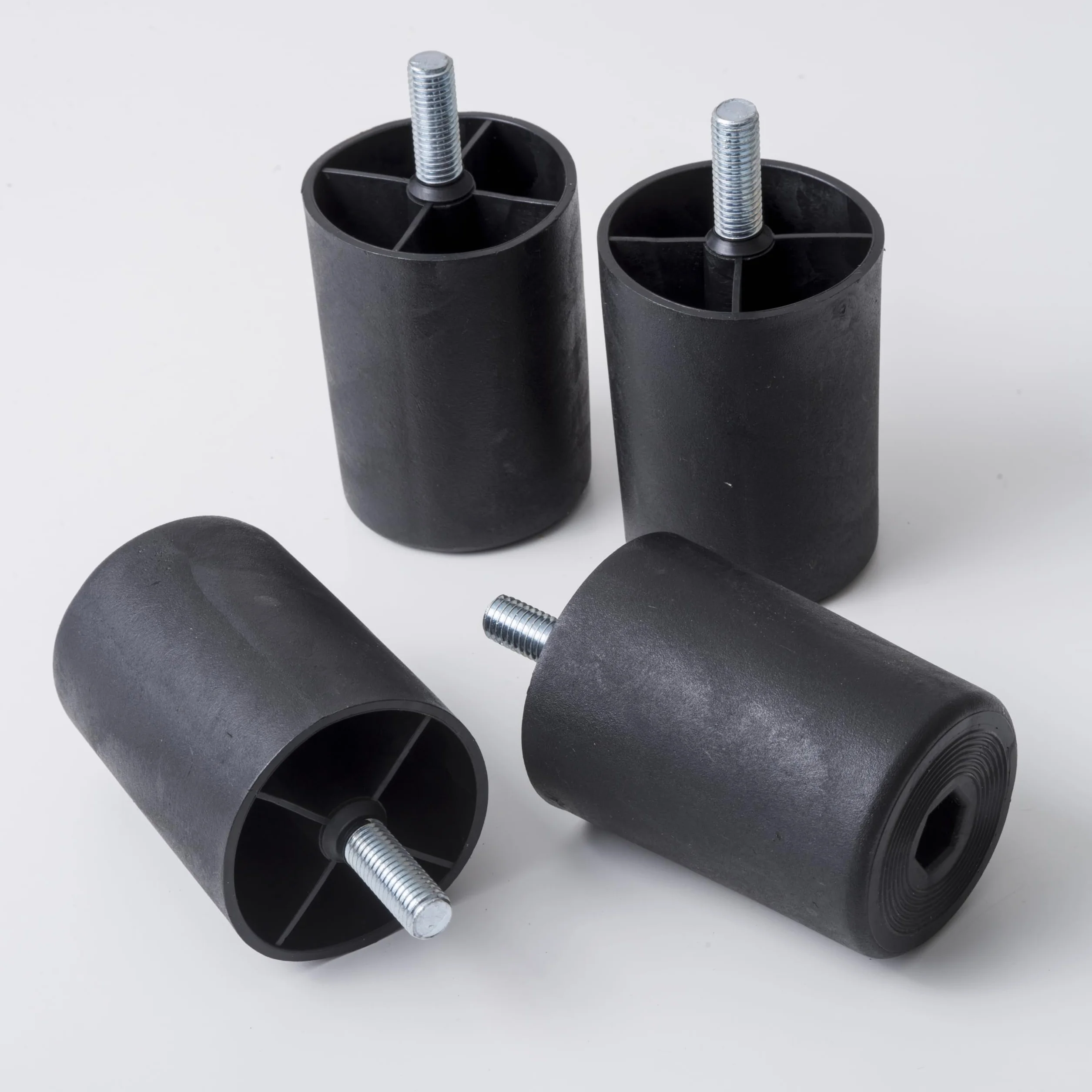 IPEA Set di 4 Piedini in Plastica Nera per Divani e Mobili 80 mm