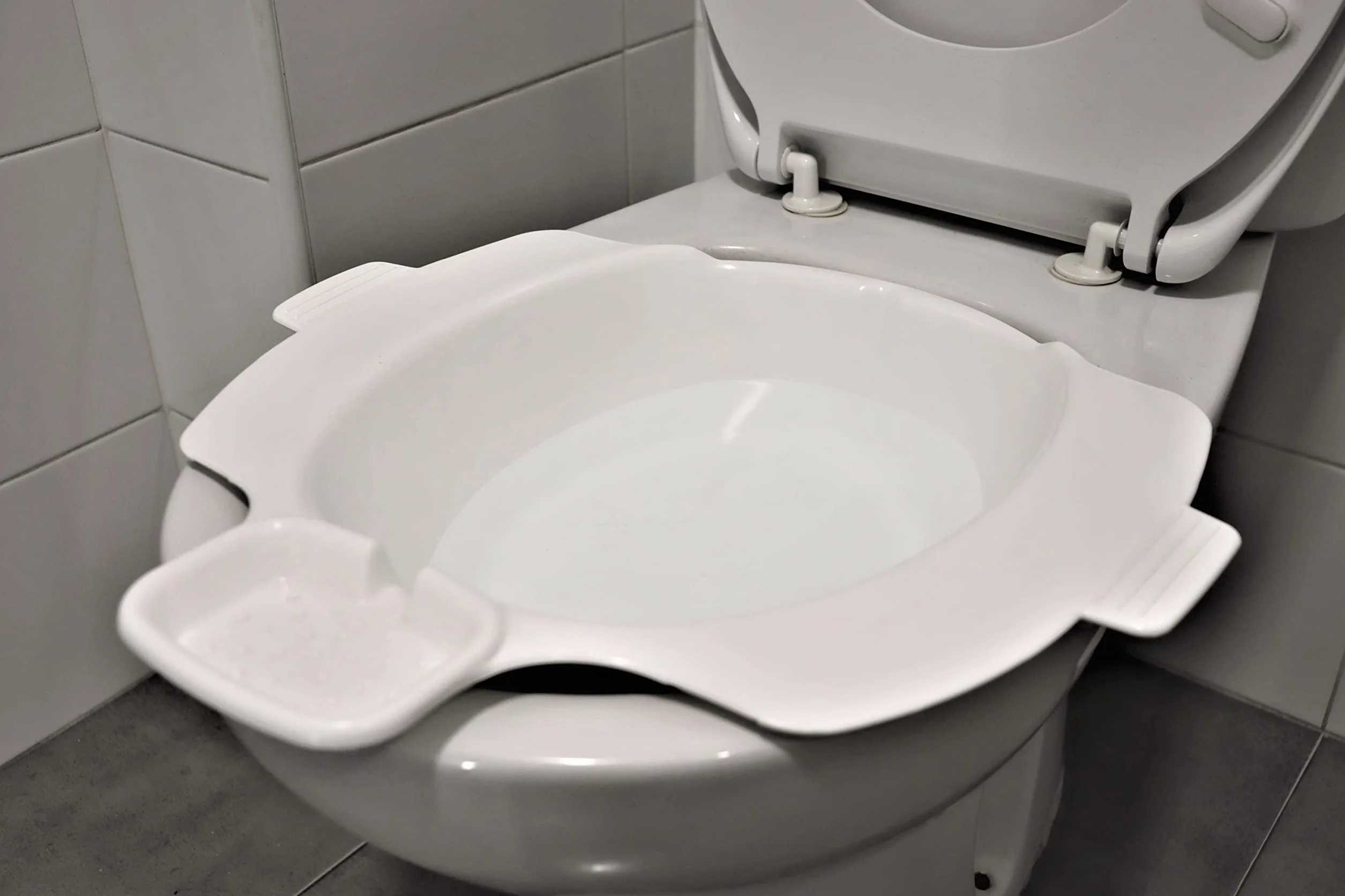 PEPE Mobility Bidet Portatile Universale per WC in Plastica Agganciabile