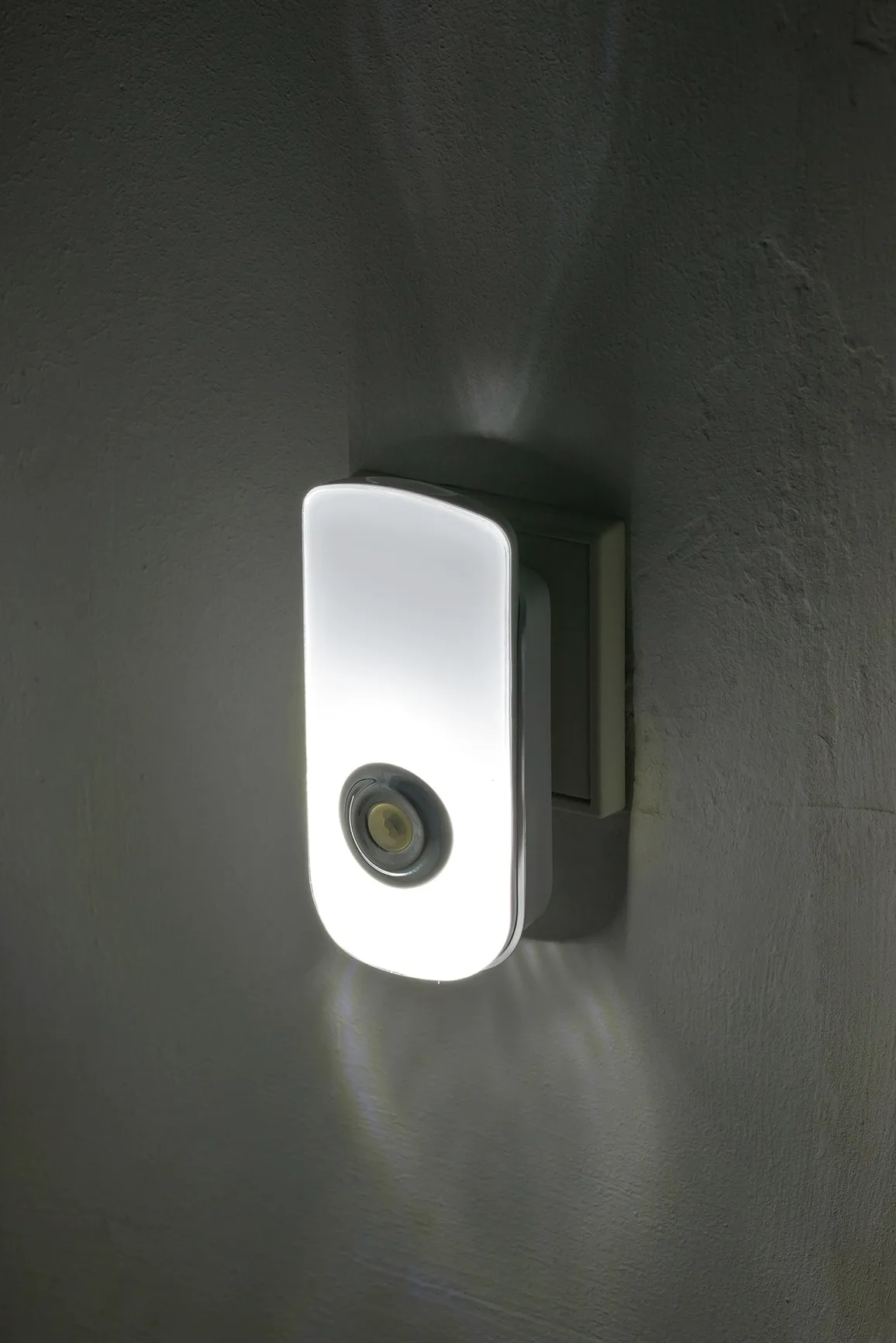 Brennenstuhl LED Sensor – Luce di sicurezza con rilevatore di movimento a infrarossi, 1173240