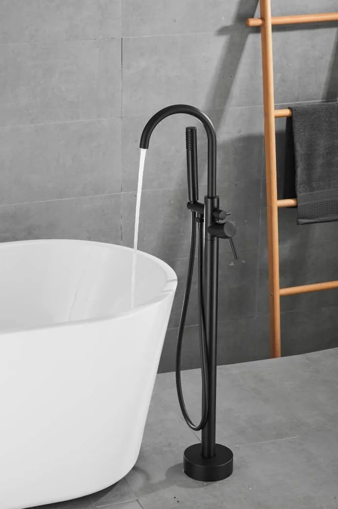 VALAZ Rubinetto Vasca Freestanding Nero Opaco | Rubinetto Vasca da Bagno Acqua Fredda e Calda, Risparmio Idrico | Installazione Facile e Veloce | Inox, Collo a Cigno Rotondo, serie Ebro