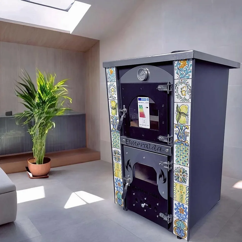 Stufa a Legna Con Forno - Esmeralda con Maioliche di Caltagirone - Potenza Riscaldamento 15 Kw, Stufa A Legna Economica In Acciaio Verniciato Antracite, Con Forno In Mattoni Refrattari, Made In Italy