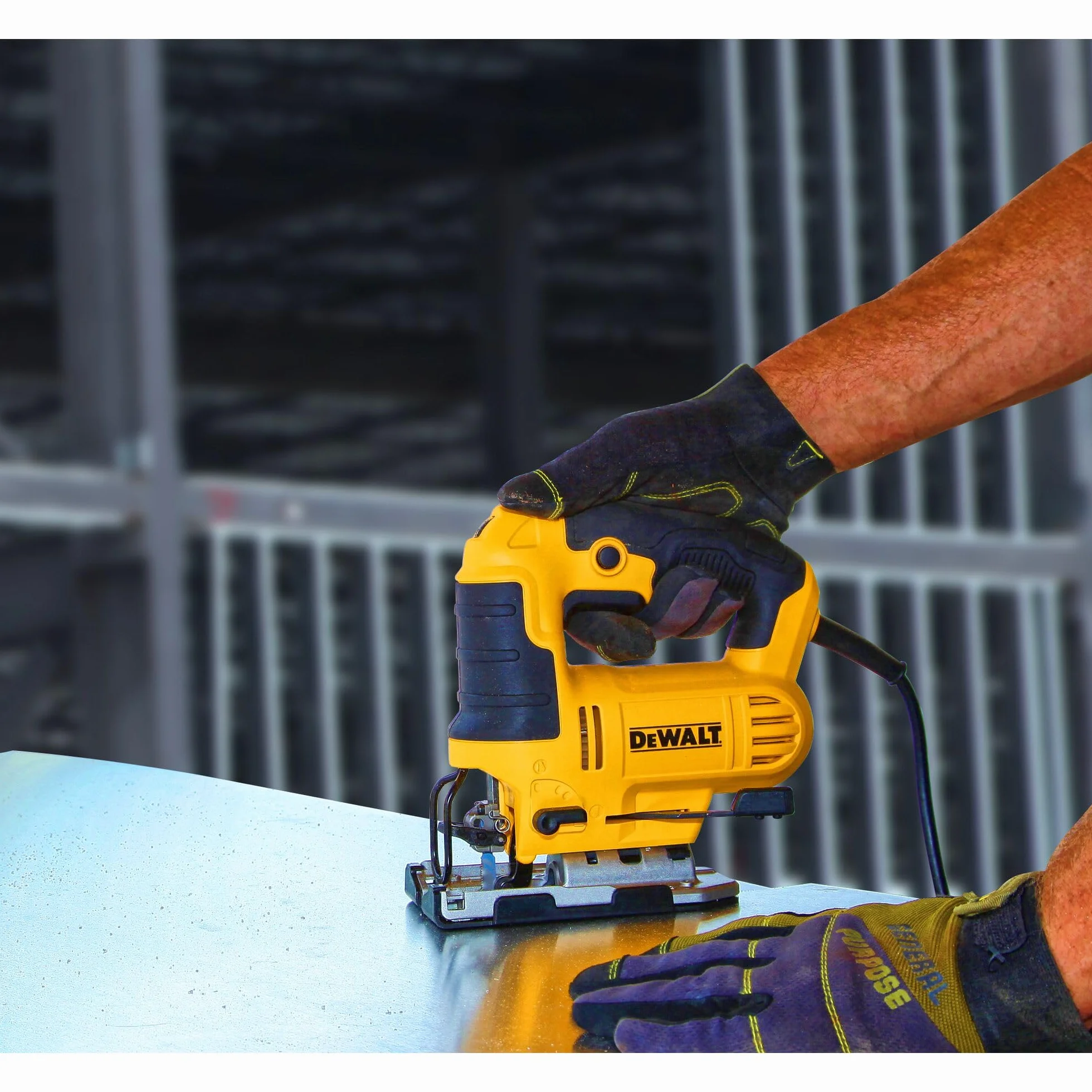 Dewalt Dwe349-Qs Seghetto Alternativo Impugnatura a Staffa 650W