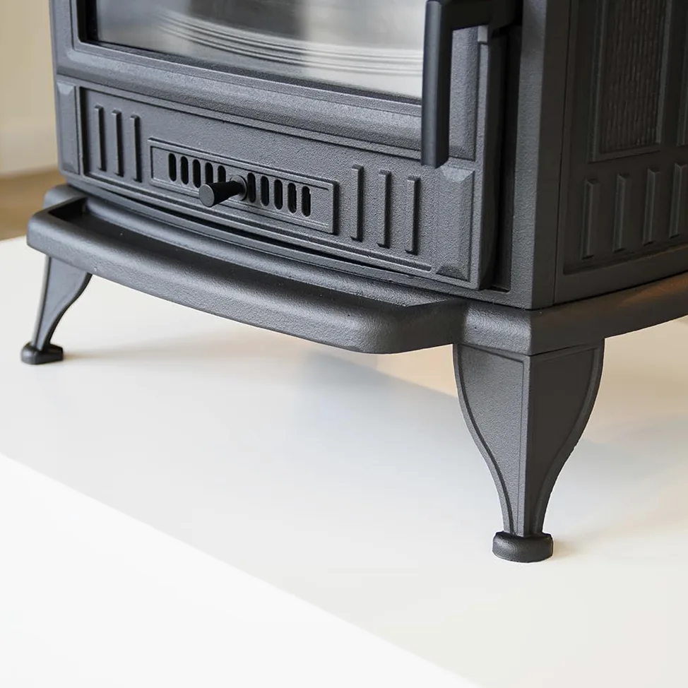 KRATKI Stufa a legna in ghisa KOZA K9 10 kW Ø150 A gamma 8,5-12,5 kW 8,5 | Ghisa nero, efficienza 75%, classe A. Ecodesign.; ECO-DESIGN classe energetica A; combustione efficiente; basse emissioni