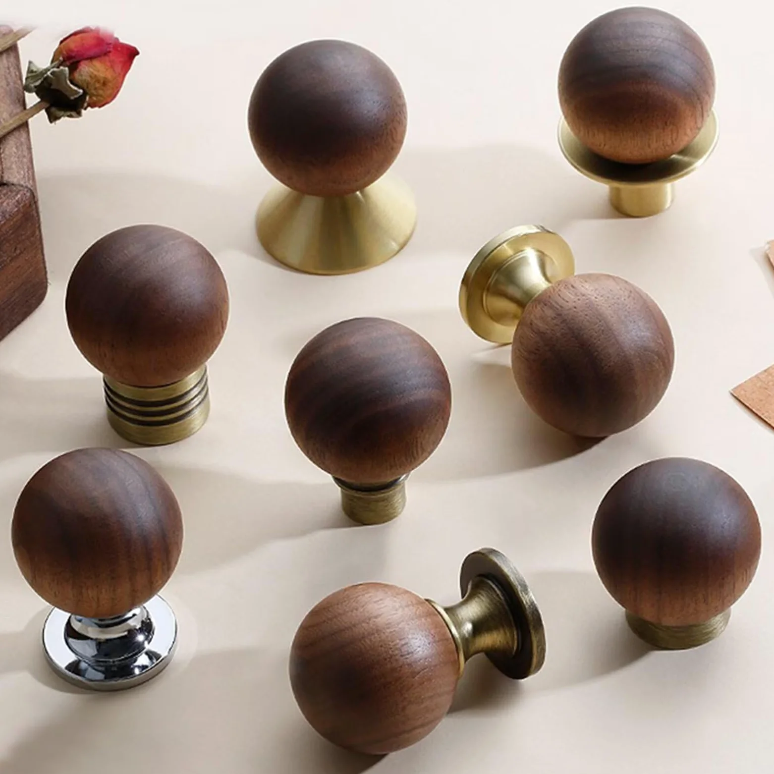 Set di 10 pomelli in legno naturale da 30 mm, semplici pomelli in legno massello di noce, maniglie per cassetti con viti, per mobili da cucina, porte, armadi, scrivanie, cassetti, librerie