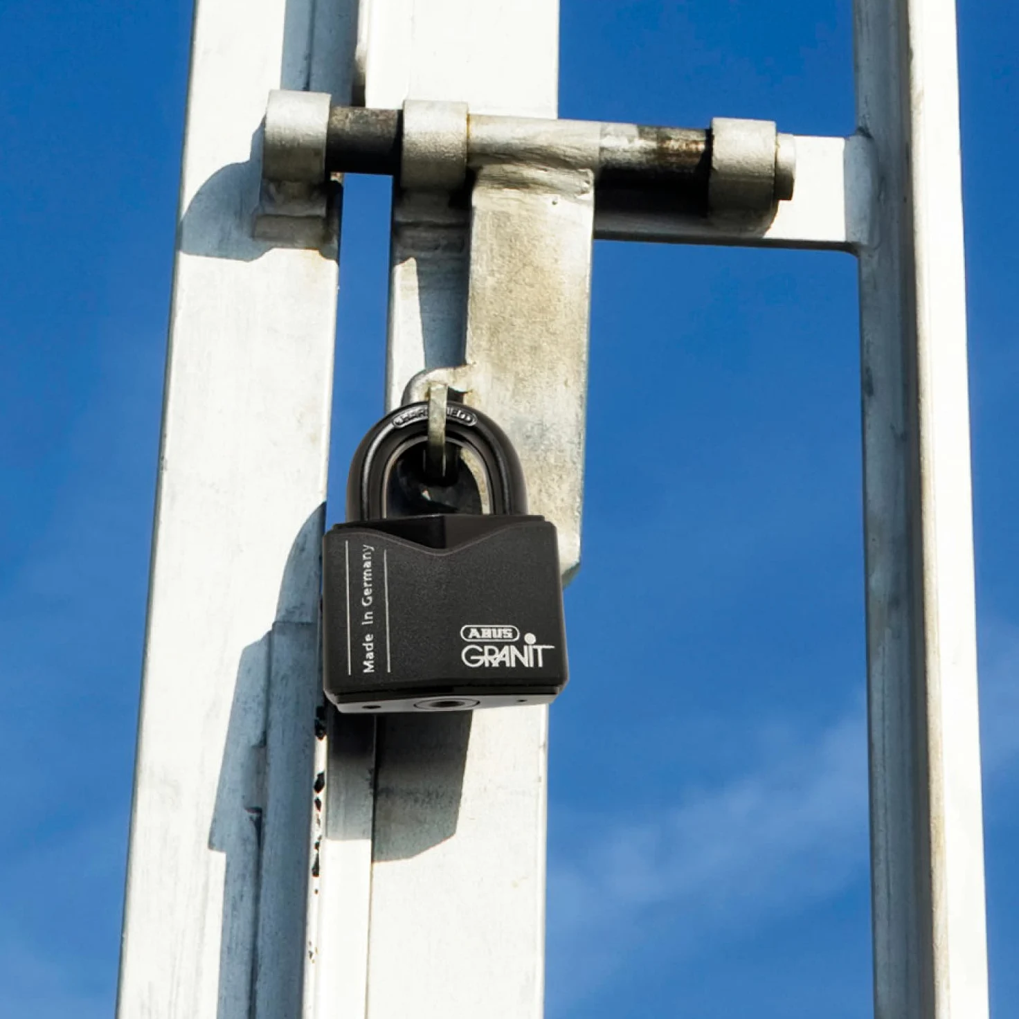 ABUS Lucchetto Granit 37/55 - Acciaio Temprato, Cilindro a Dischi, Nero | Livello di sicurezza 10, arco Ø 11 mm, rivestimento antiruggine Black Granit, peso 566 g, ideale per magazzini e impianti