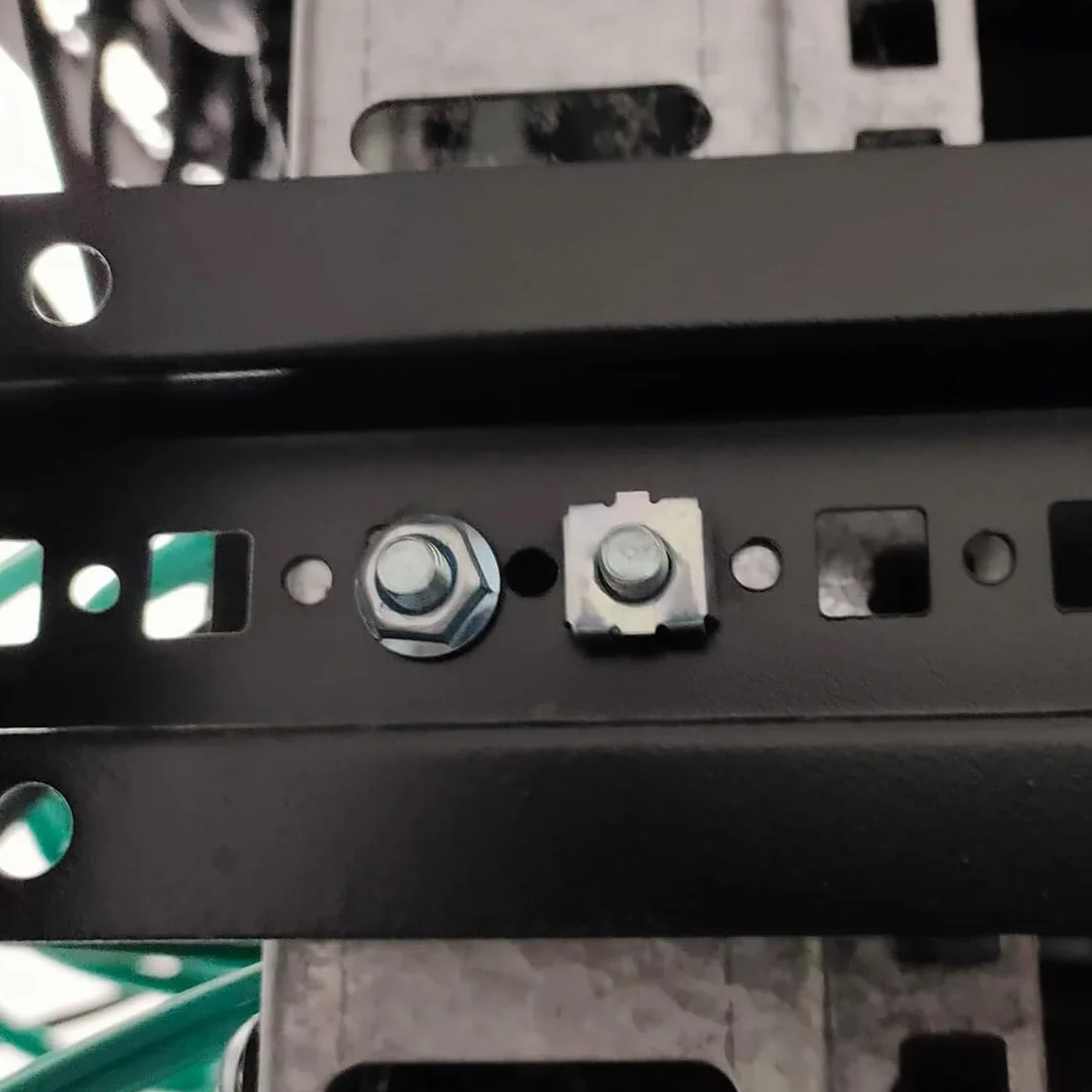 Dadi a Gabbia M8 Acciaio Inox per Armadi Server Argento 10pz