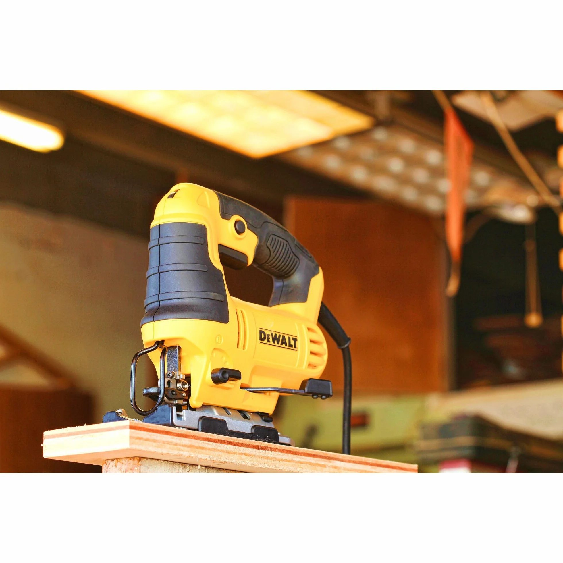 Dewalt Dwe349-Qs Seghetto Alternativo Impugnatura a Staffa 650W