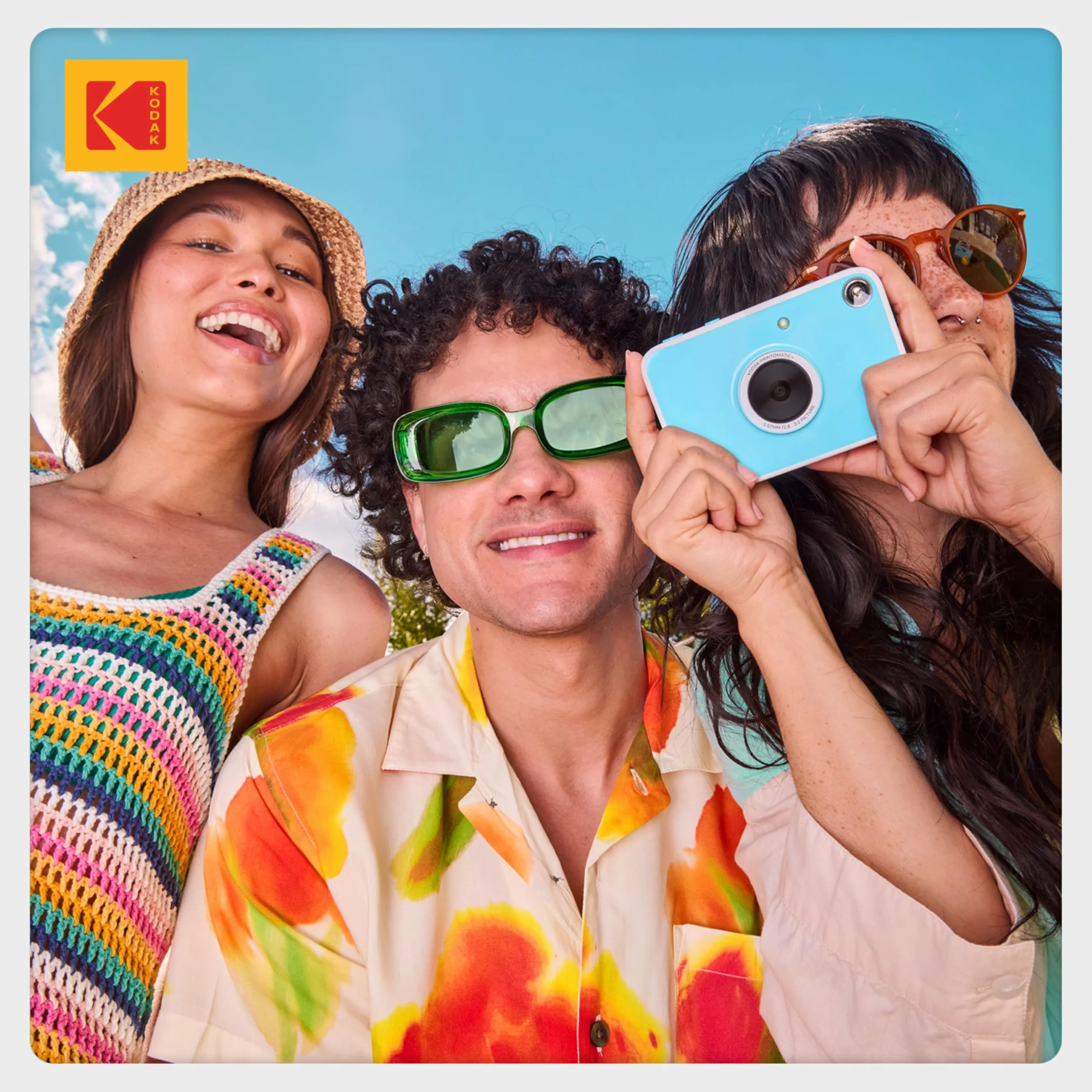 KODAK Printomatic+ Fotocamera Istantanea 10MP Kit Iniziale con Custodia, RGB LED e Carta Adesiva Zink 20pz – Nero