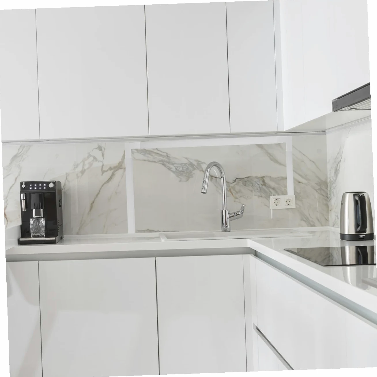 Canalina Passacavi Quadrata in Pvc Bianco 40mm Autoadesiva | Set 1 Pezzo, Installazione Semplice, per Casa e Ufficio, Organizzatore Cavi per Posa Ordinata