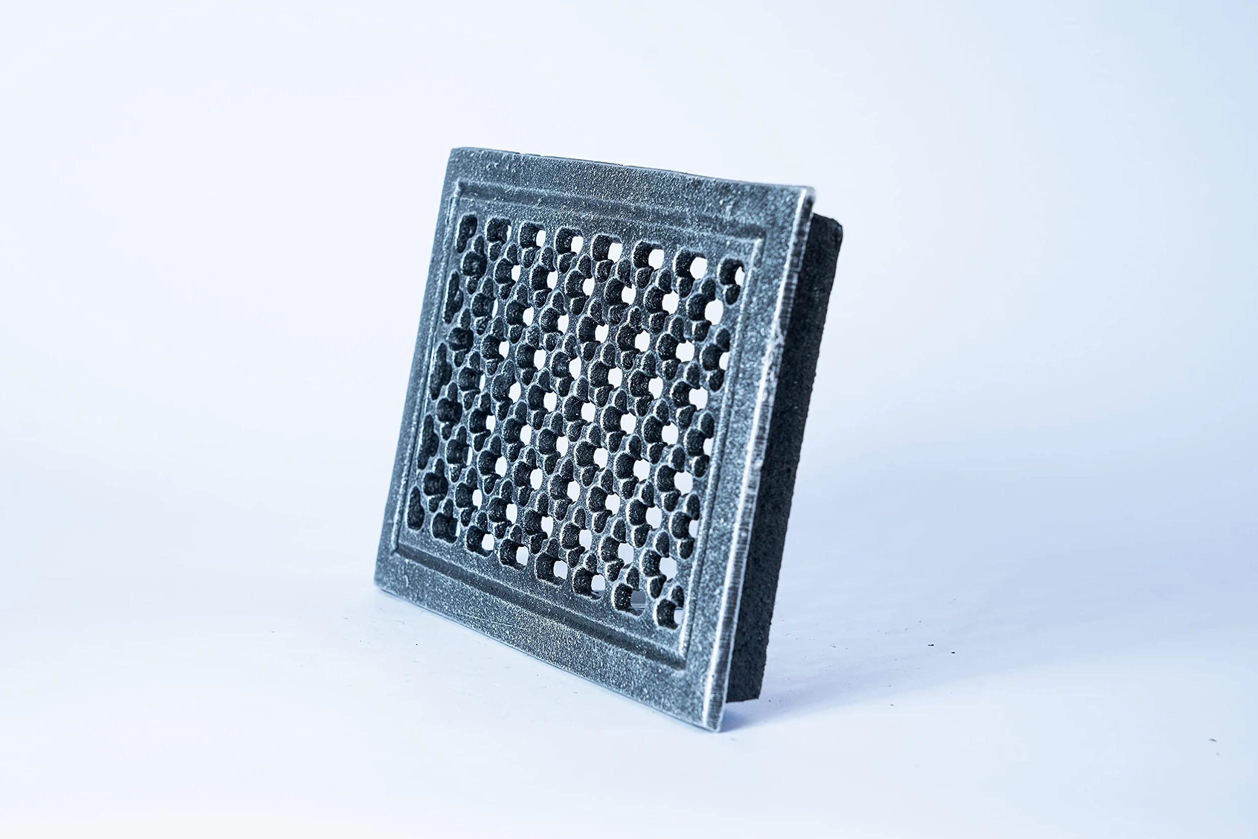 SEZAM Griglia di ventilazione in ghisa 22,3 x 2,3 x 15,5 cm, per stufe in maiolica, forni a legna e caminetti - griglia per aria calda- griglia d'ariaper stufa, verniciato argento antico