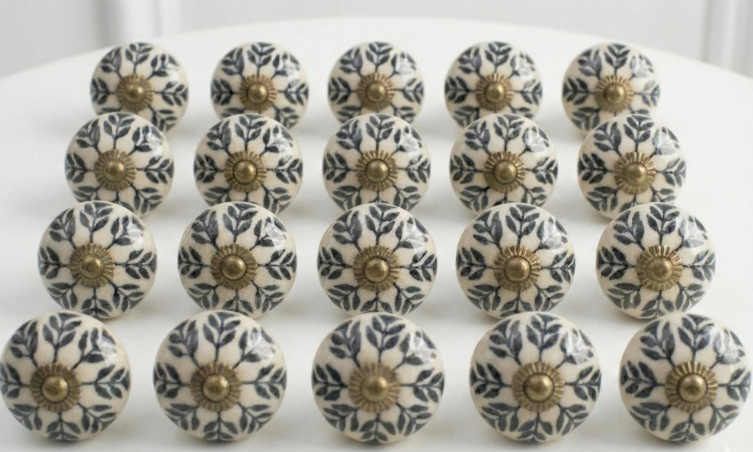 Set di 20 pomelli in ceramica neri e bianchi, per mobili da cucina, armadietti del bagno, cassettiere, cassetti e credenza, pomelli e tira maniglie fatti a mano (nero opaco)