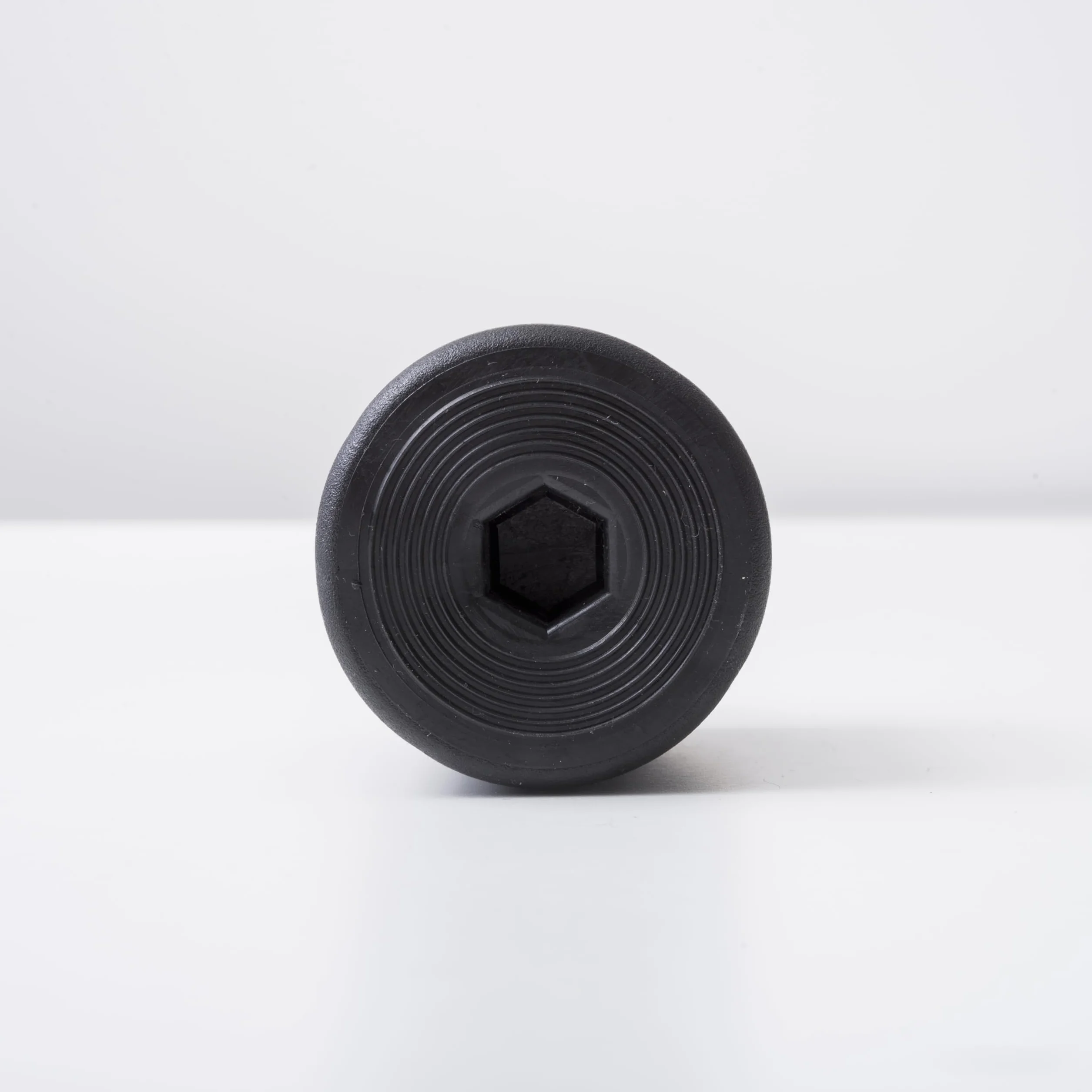 IPEA Set di 4 Piedini in Plastica Nera per Divani e Mobili 80 mm