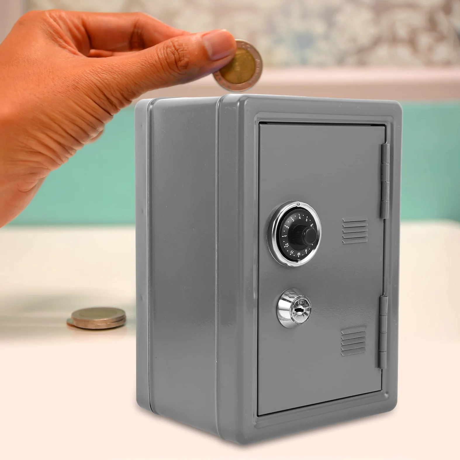 Cassaforte in Ferro Argento Serratura Antiscasso e Chiave, Mini Contenitore Portaoggetti Chiudibile per Casa e Ufficio, Piccola Scatola di Sicurezza
