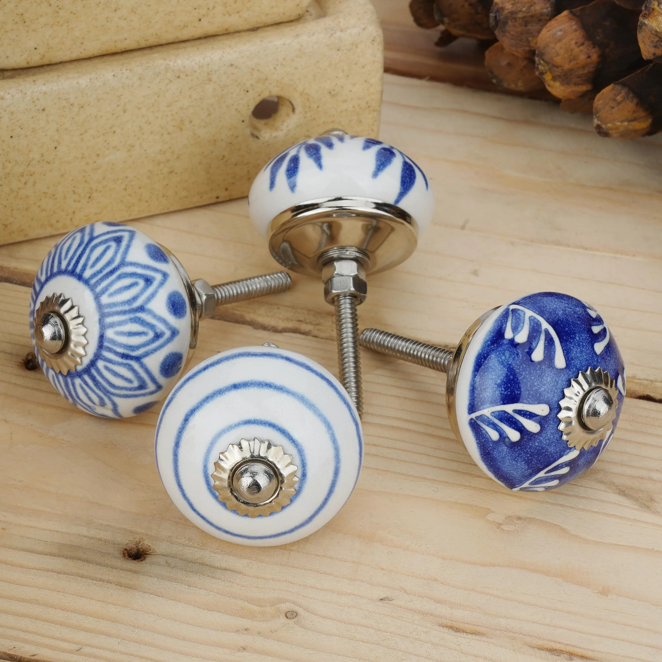Set da 10 Pomelli Cucina in Ceramica Blu e Bianco Dipinti a Mano – Maniglie Decorative per Mobili con Viti