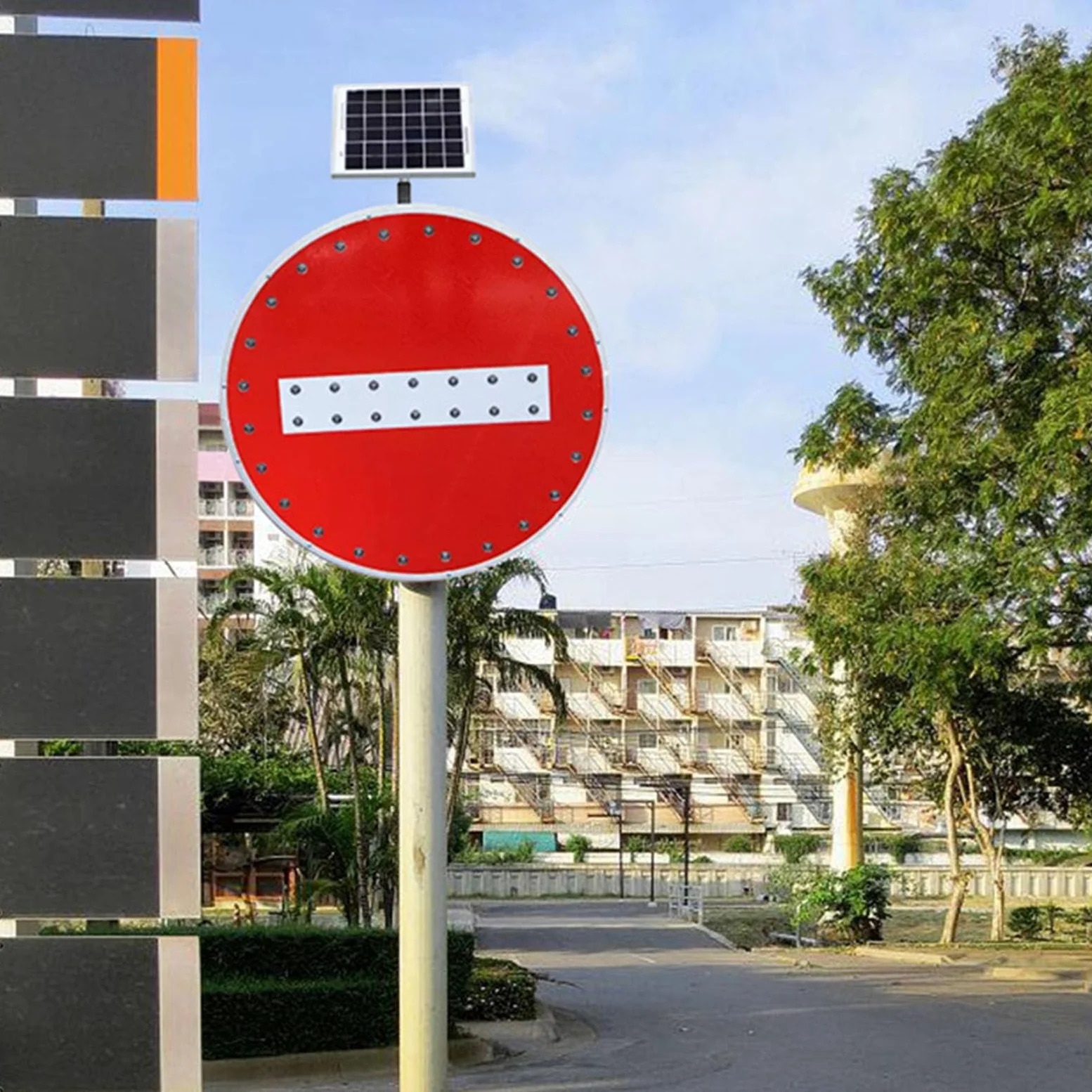 Segnaletica di sicurezza solare - Divieto di accesso, 60 cm/76 cm alluminio segnaletica stradale di divieto di accesso, materiale riflettente di qualità professionale (Rosso, 60cm)