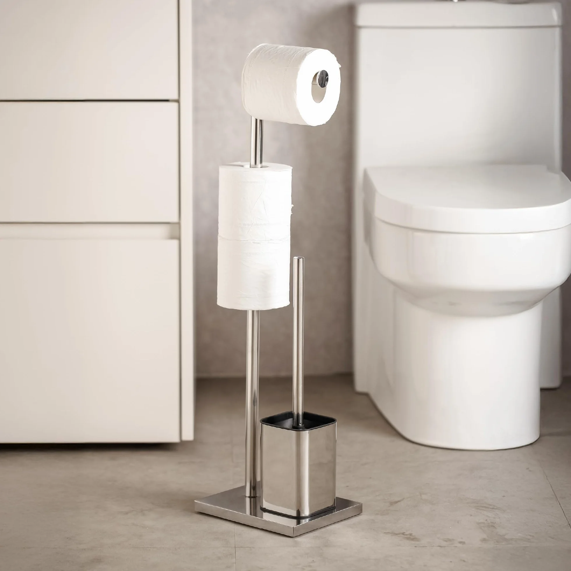 IlGruppone Accessori Bagno da Terra in Acciaio Inox – Piantana Porta Rotolo Carta Igienica con Scopino Water/Porta Salviette Multibraccio - Modello Enea