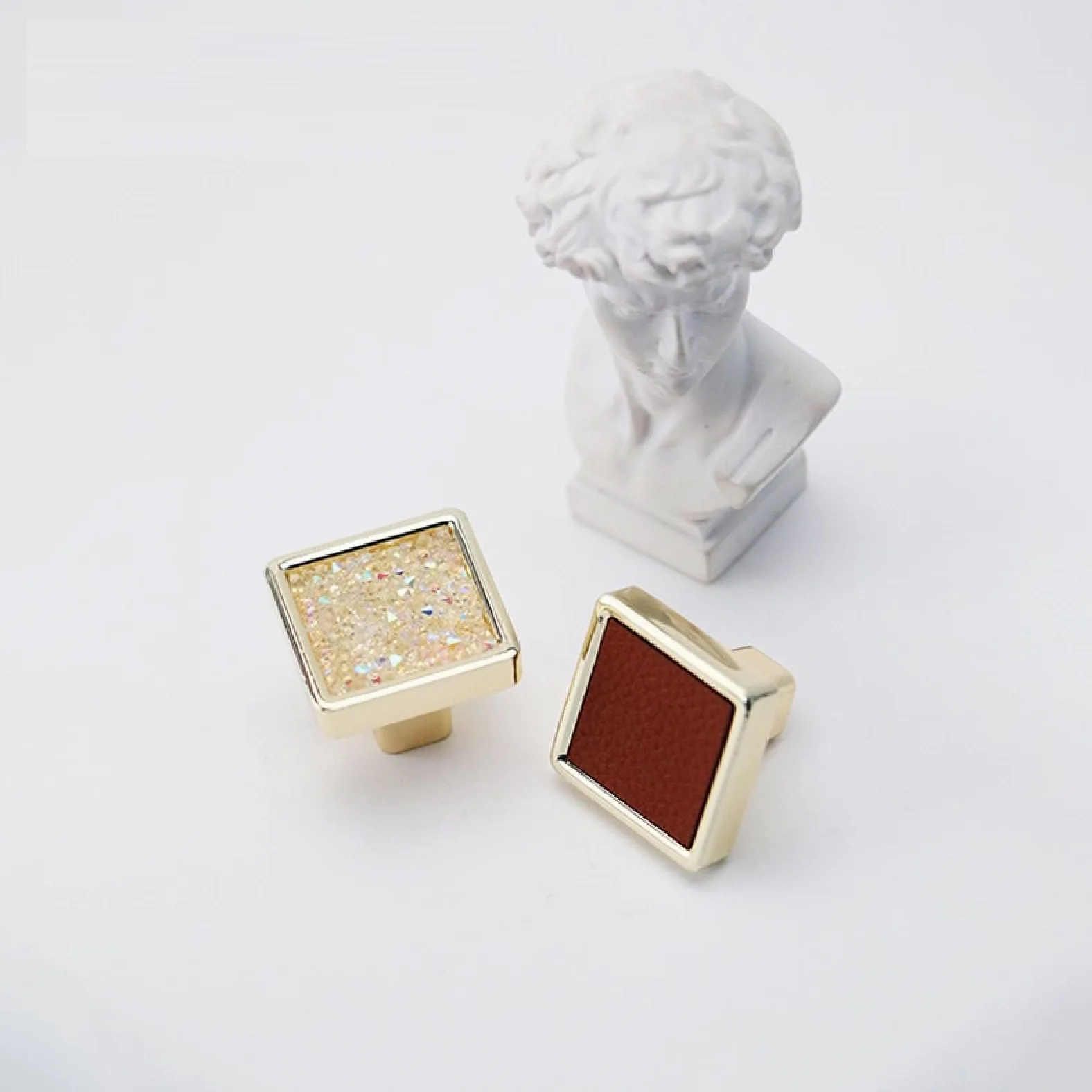Maniglie per Mobili Ante Moderne Confezione da 10 Maniglie in Lega di Zinco con Motivo A Diamante Lucido E Foro Singolo per Armadio Scarpiera E Mobile Colore Rosso E Marrone 96 mm