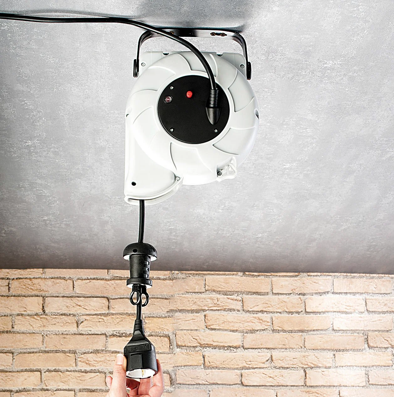 revolt Avvolgicavo elettrico automatico da soffitto/parete, 9 m, 16 A