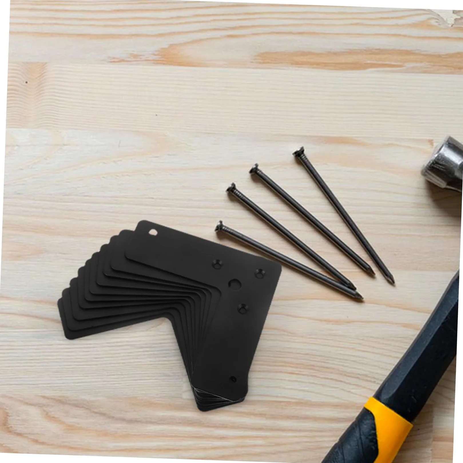 10 Pezzi Staffe Angolari a 90 Gradi in Ferro Nero, Supporto Robusto per Mobili e Legno, Installazione Semplice, Rinforzo per Mensole