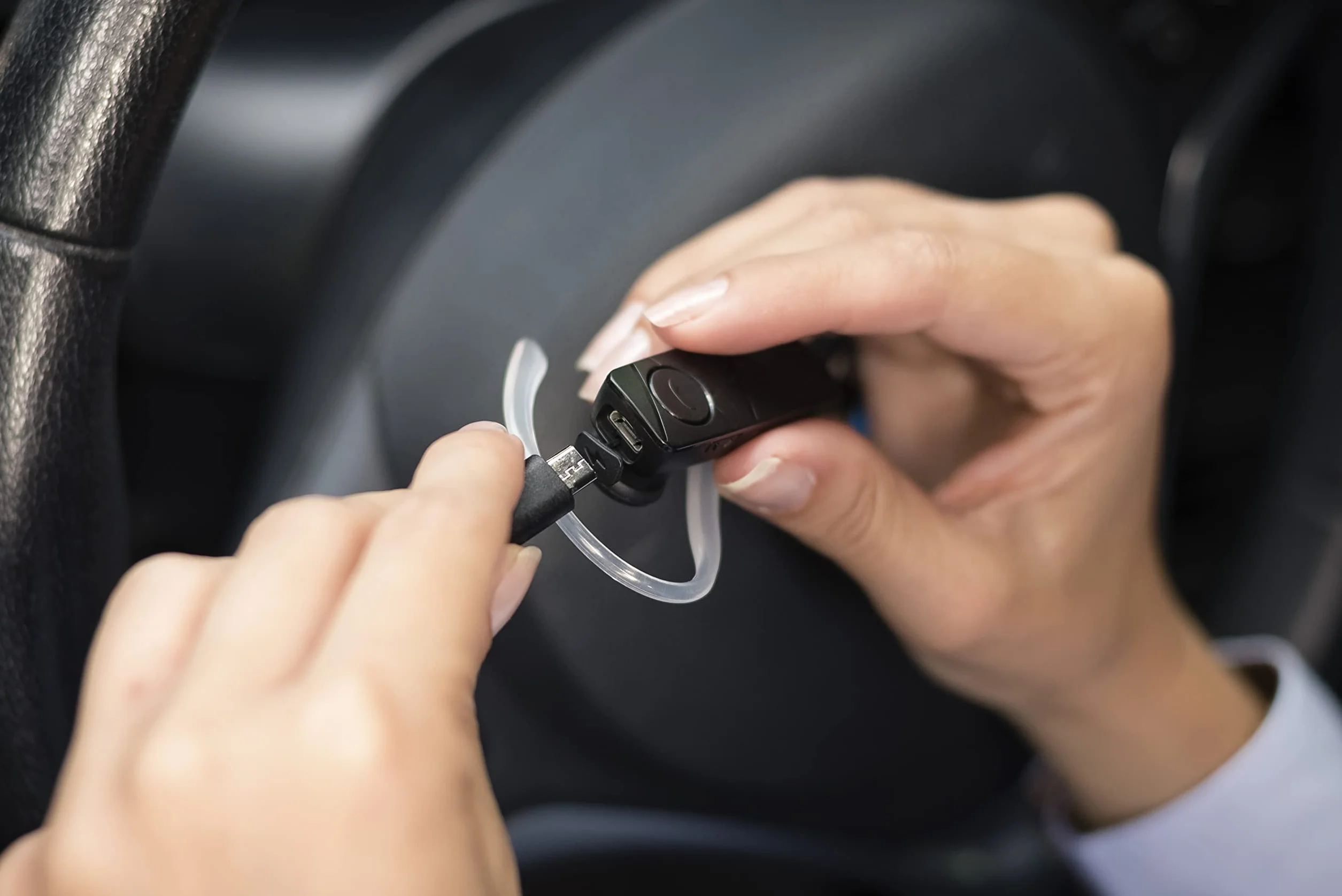 TELLUR Vox 55 Auricolare Bluetooth Mono, Auricolare Vivavoce USB C, Multipunto Due Dispositivi Connessi Simultanei, Gancio a 360° per l'Orecchio Destro o Sinistro, Iphone e Android, Nero