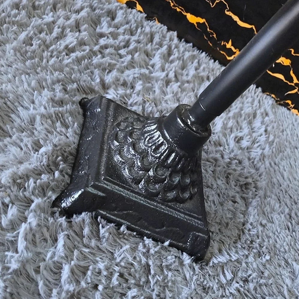 Set di attrezzi per caminetto Strumento di camino in stile europeo Set di accessori da camino a 5 pezzi Pinze da camino Pinze da poker Base Base e pennello in ferro battuto decorazione del camino nero