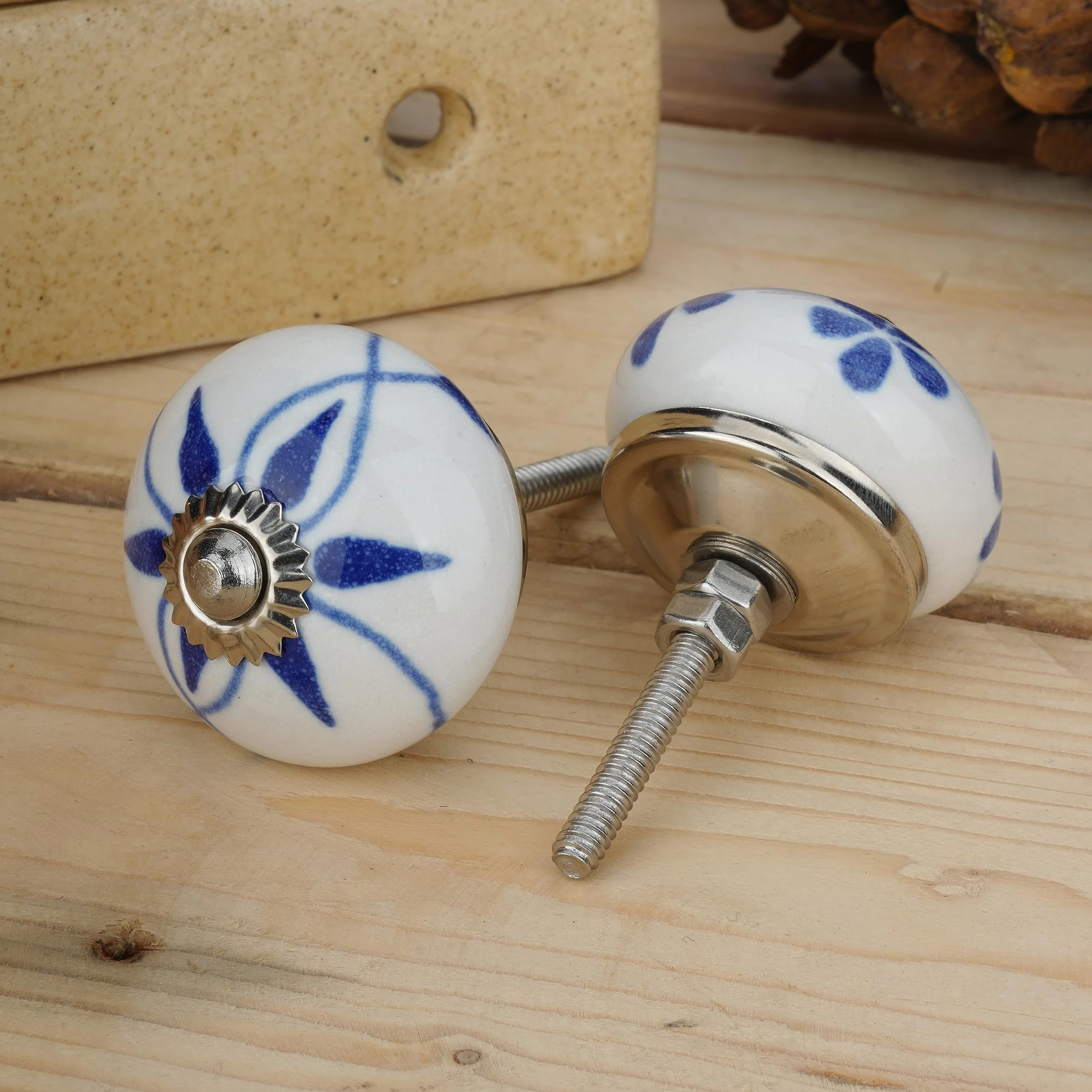 Set da 10 Pomelli Cucina in Ceramica Blu e Bianco Dipinti a Mano – Maniglie Decorative per Mobili con Viti