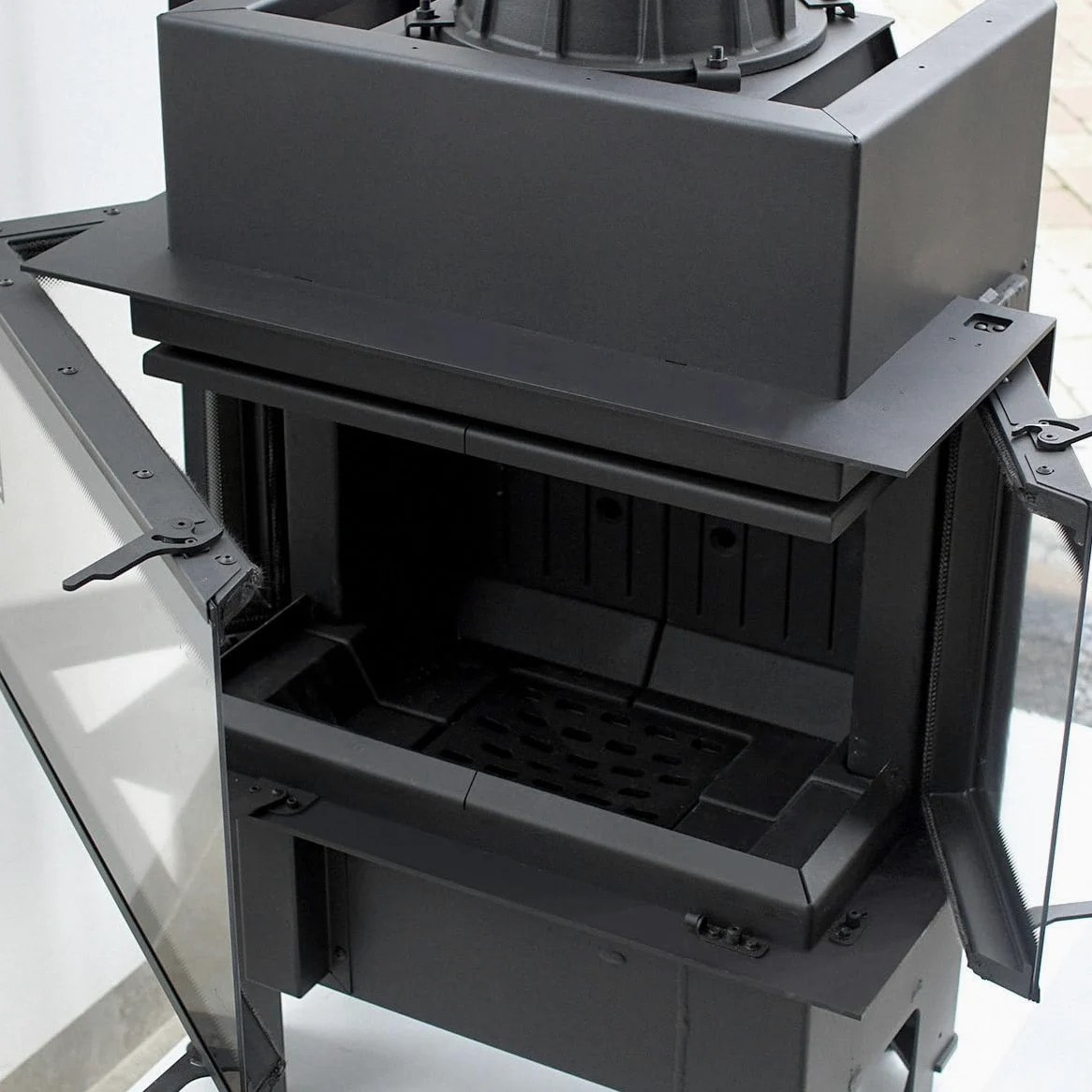 KRATKI Inserto per camino in acciaio a legna NBC 7 kW Ø160 bifacciale A+ | Acciaio nero, efficienza 83%, classe A+. Ecodesign, BImSchV 2, Kratki PRO; per recupero calore.; combustione efficiente