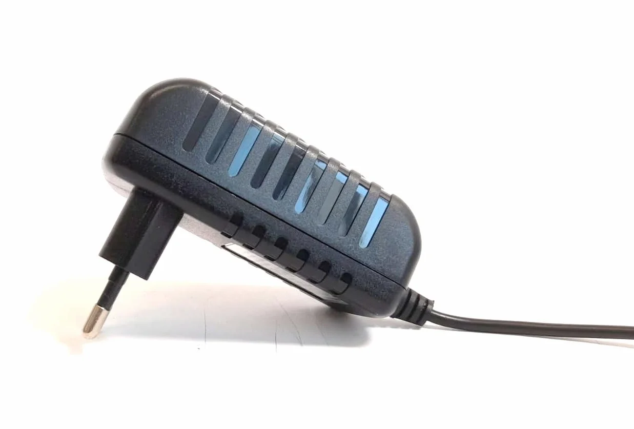 Enerpower EP-TNS30W-126100 3S (12,6 V) CCCV, caricabatterie agli ioni di litio, 1 A, con spina DC per batteria da 10,8 – 11,1 V, nero (GS, CB)