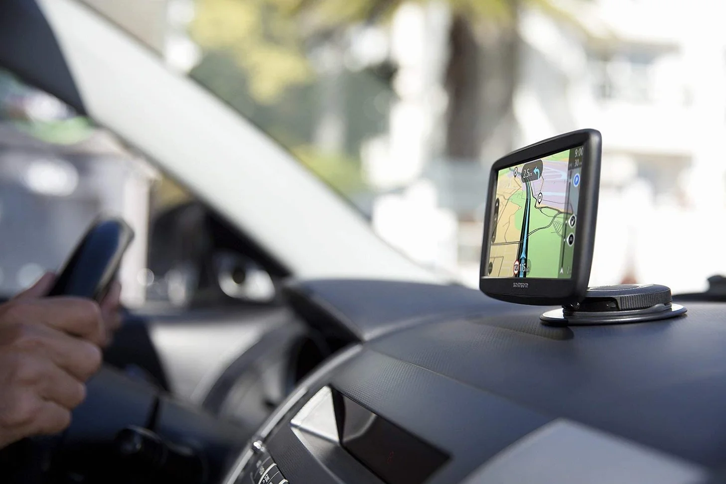 TomTom Navigatore Satellitare per Auto Start 52 Lite, con Mappe Europa, Supporto Reversibile Integrato [Amazon Exclusive], 5 Pollici