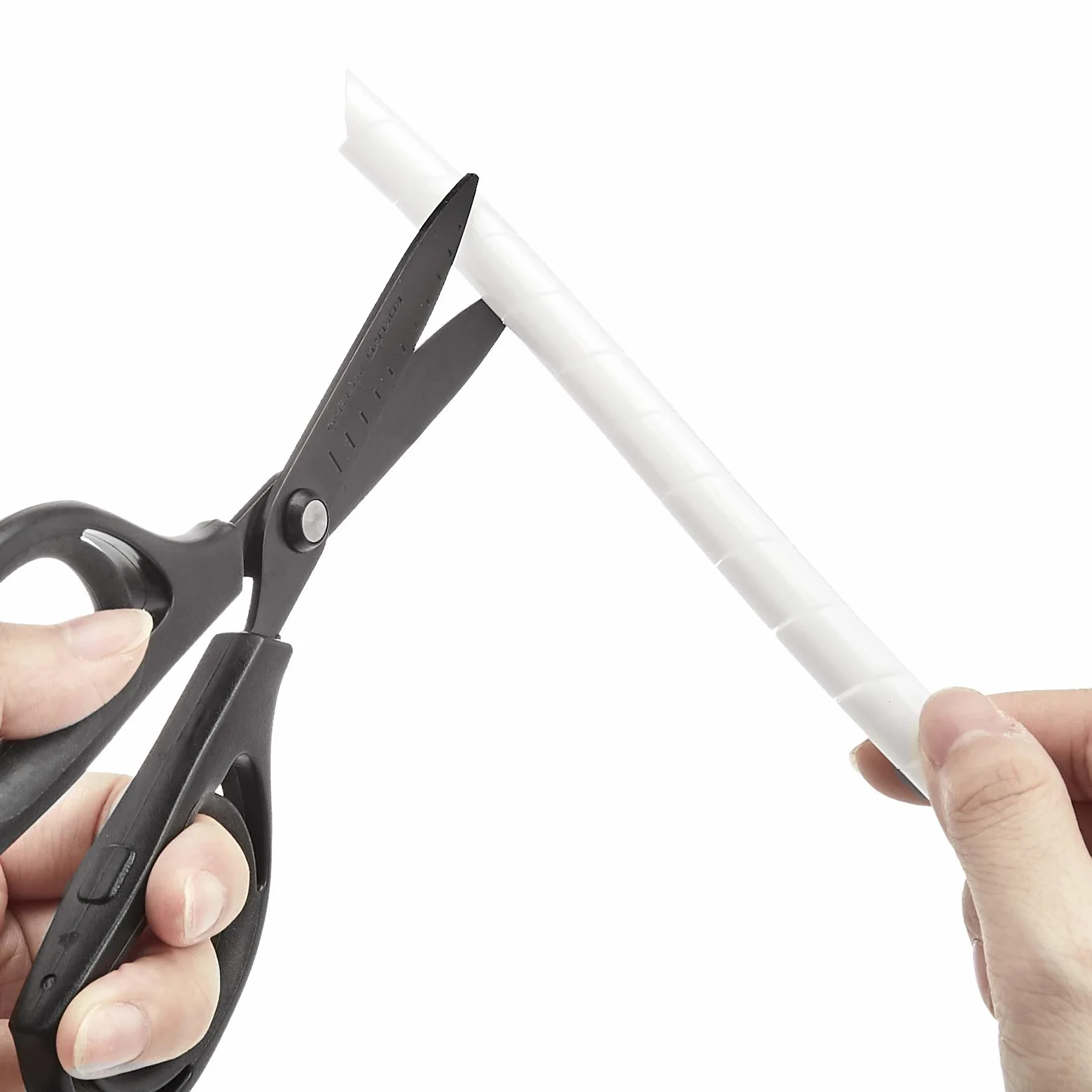 Amazon Basics Avvolgicavo a spirale, ideale per gestione dei cavi e per proteggere icavi dagli animali domestici, 2.5 m, bianco