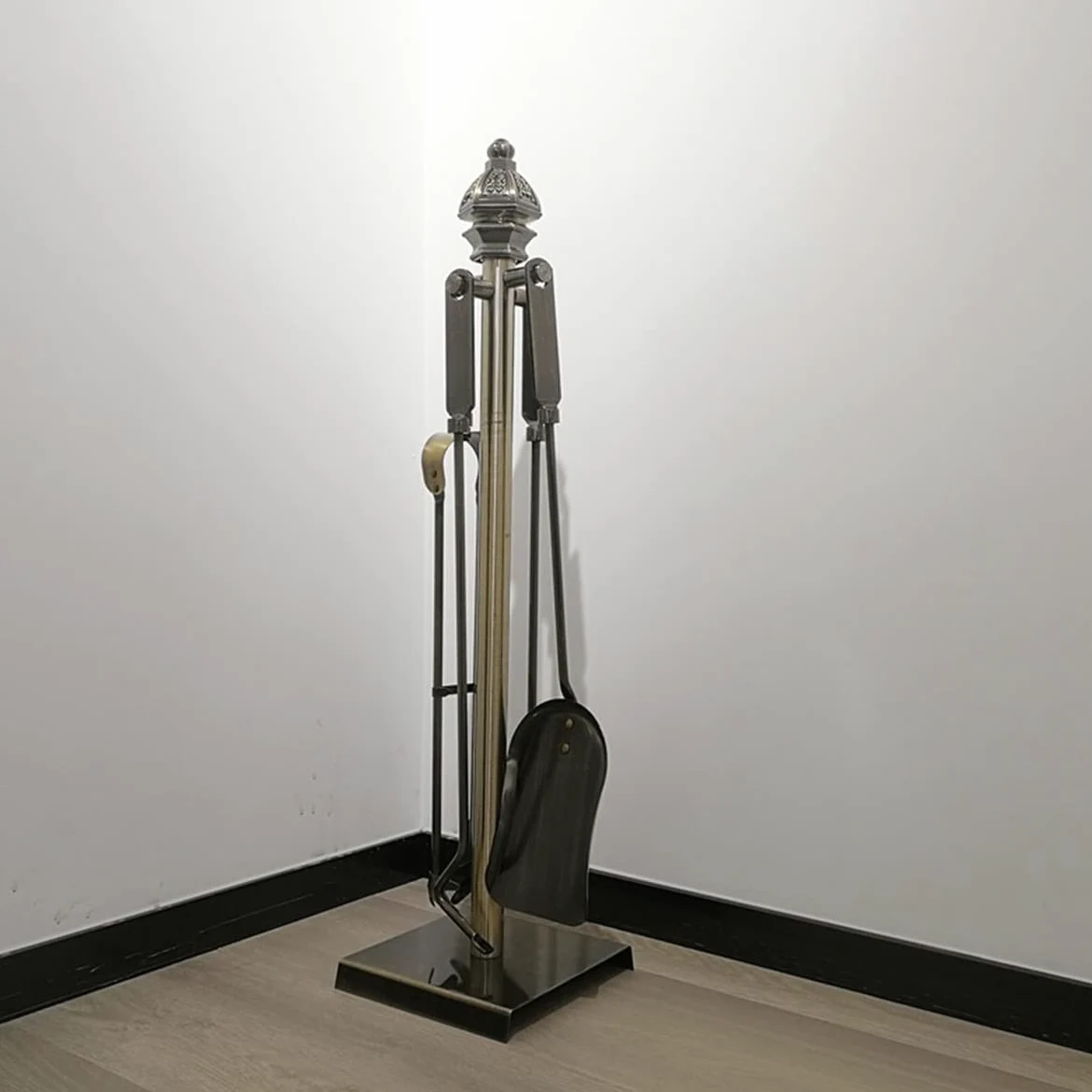 Set di Strumenti per caminetto in Stile Moderno, 5 Pezzi Kit di Strumenti per Camino per focolare per Stufa Domestica Commerciale, Kit per Camino in Ferro battuto Resistente, Bronzo