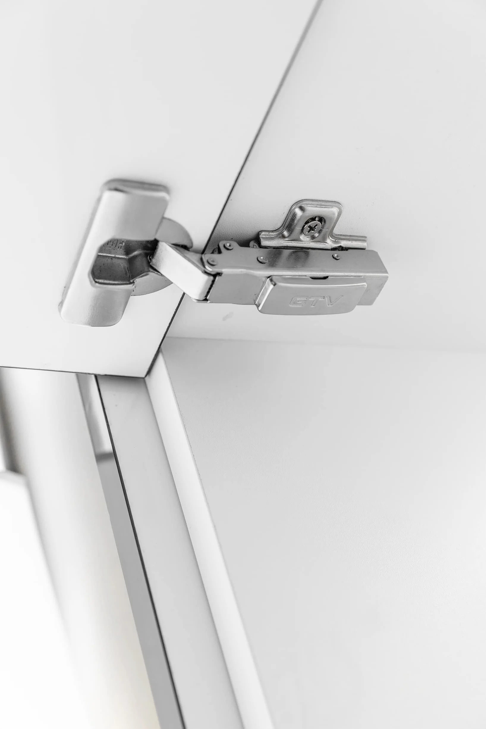 GTV Cerniera Idraulica ECHC per Mobili, Chiusura Ammortizzata, Regolazione 3D, Montaggio Clip-On, per Anta a Sormonto Interno, Diametro 35 mm, Nichel