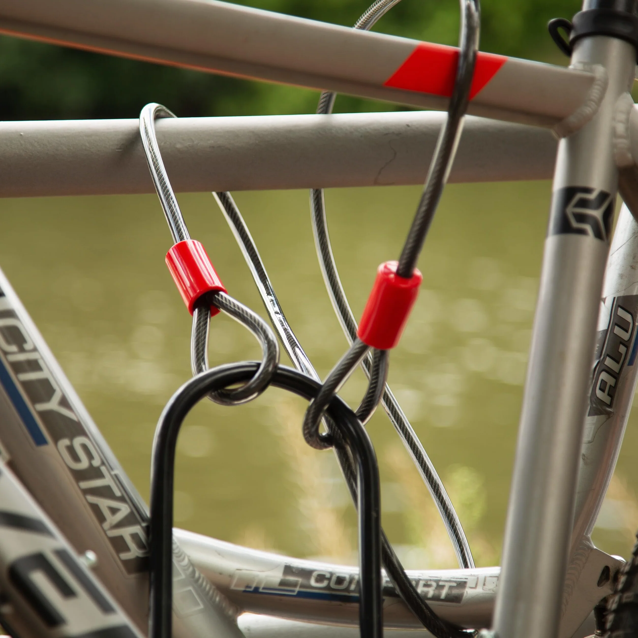 Relaxdays Cavo Antifurto Ø 12mm Filo 5m Acciaio Rivestito Lucchetto Bicicletta e Moto Nero