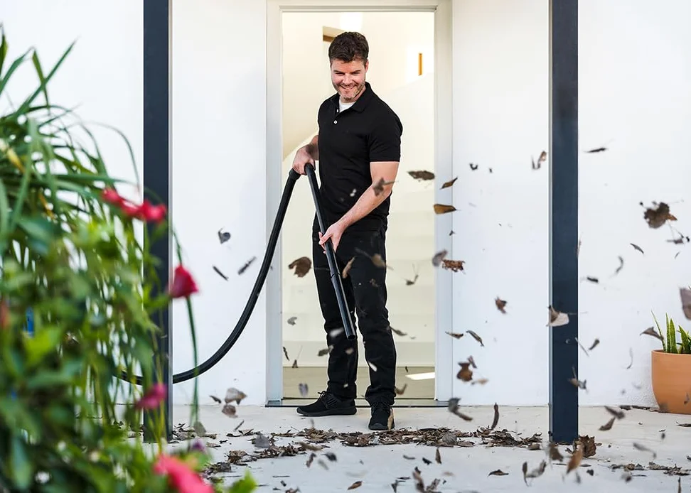 Nilfisk Multi II 22L T Aspiratore Solidi e Liquidi – Per Casa, Giardino e Auto – Funzioni di Aspirazione e Soffiaggio per Interni ed Esterni (1400 W)