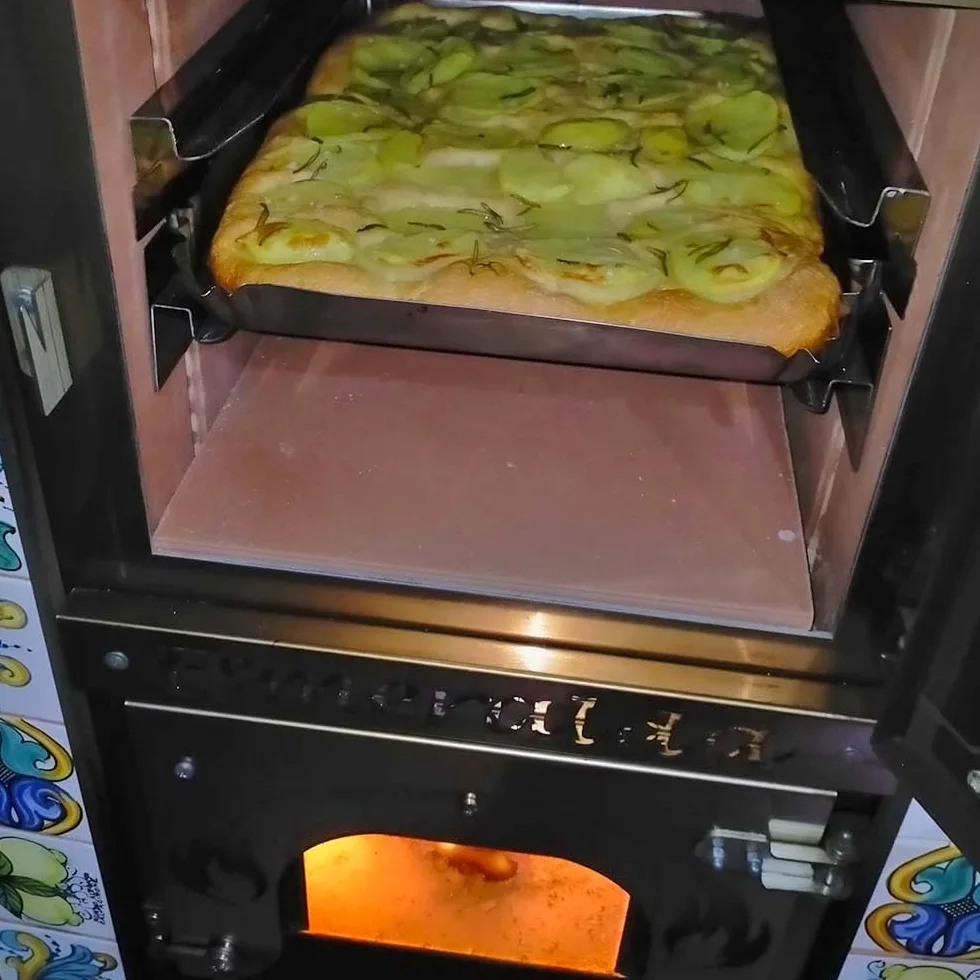 Stufa a Legna Con Forno - Esmeralda con Maioliche di Caltagirone - Potenza Riscaldamento 15 Kw, Stufa A Legna Economica In Acciaio Verniciato Antracite, Con Forno In Mattoni Refrattari, Made In Italy