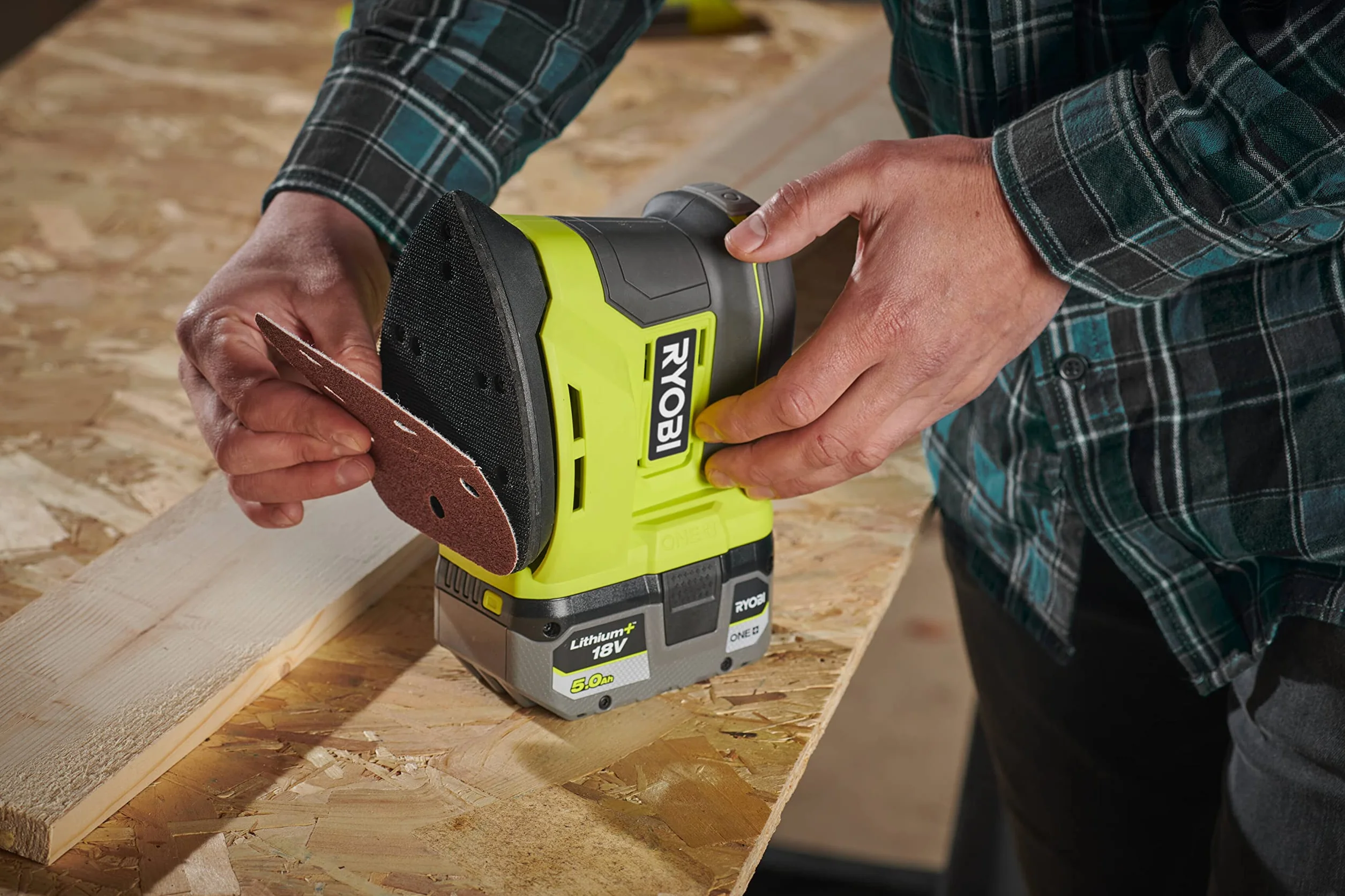 Levigatrice orbitale Ryobi R18PS-0 a batteria