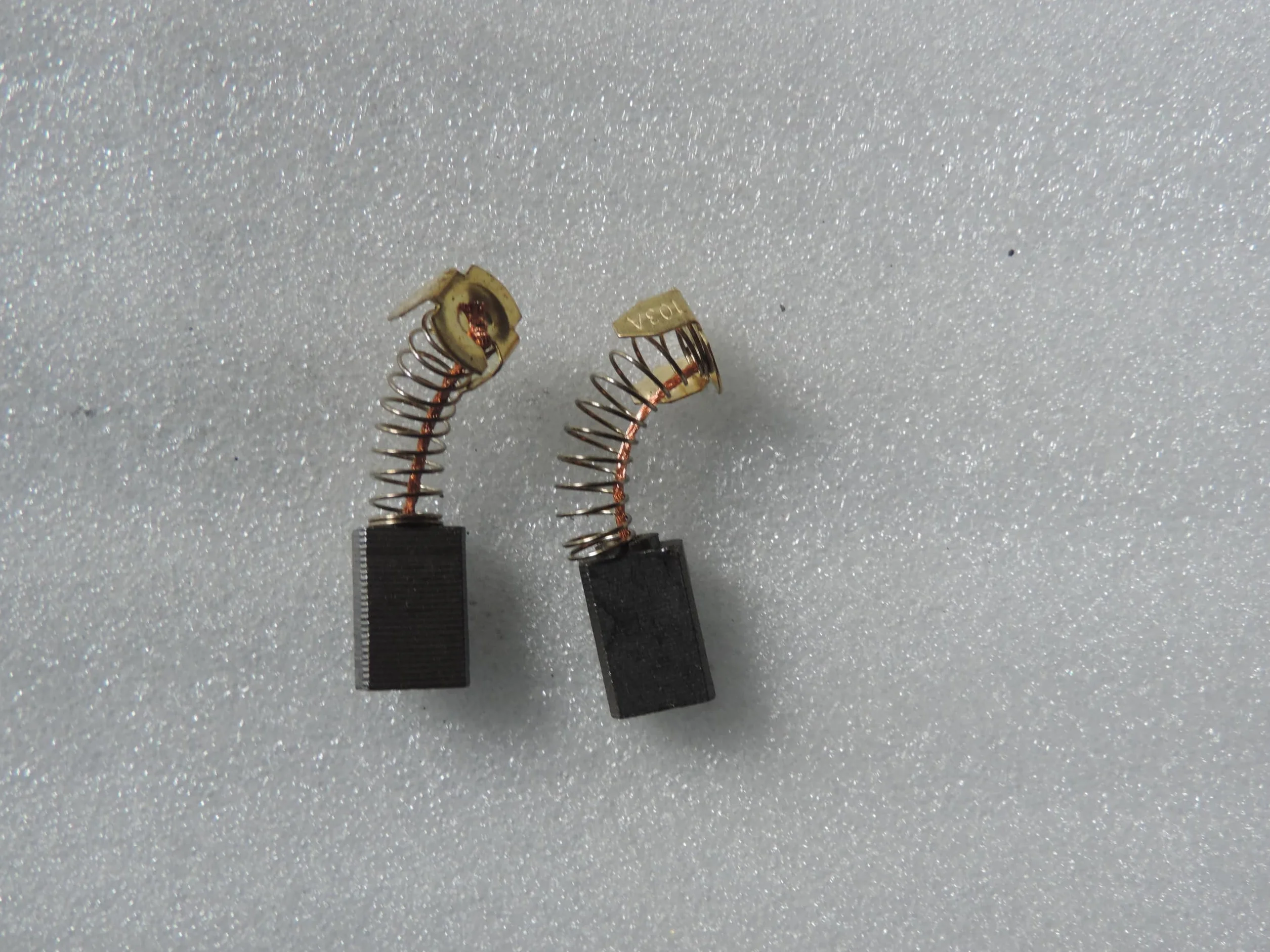 Spazzole di carbone 103A CB-103 per martelli HM0810 HM0871C HM0810B HM0810T HK1810 HR2010 HR2220 HR3520 HR3820
