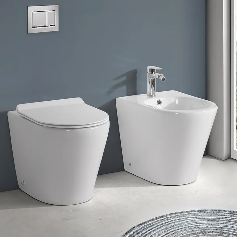 Coppia Sanitari Filomuro Serie Ukra WC E Bidet Ceramica Bianco Rimless Soft-Close