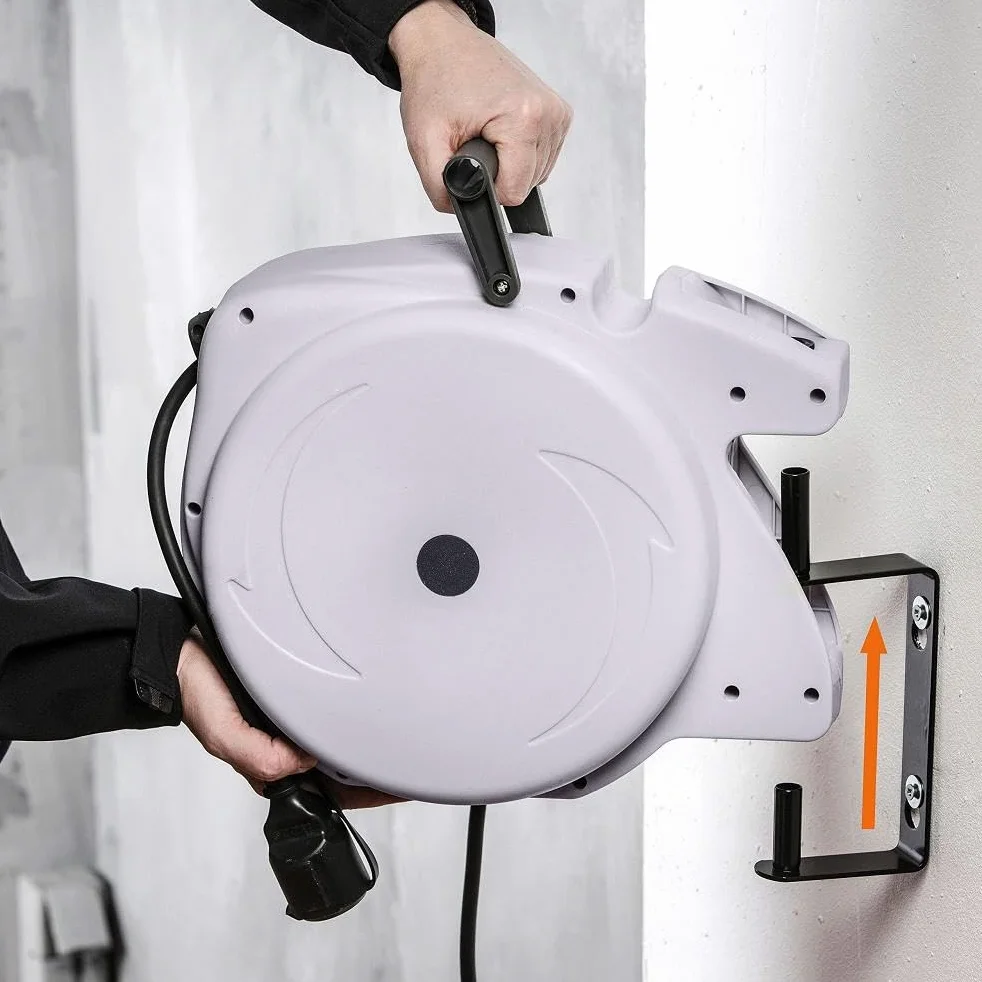 as - Schwabe avvolgicavo automatico 18 m, 180° orientabile, montaggio a parete o soffitto, rimovibile uso mobile, 230 V 16 A, IP44 esterno