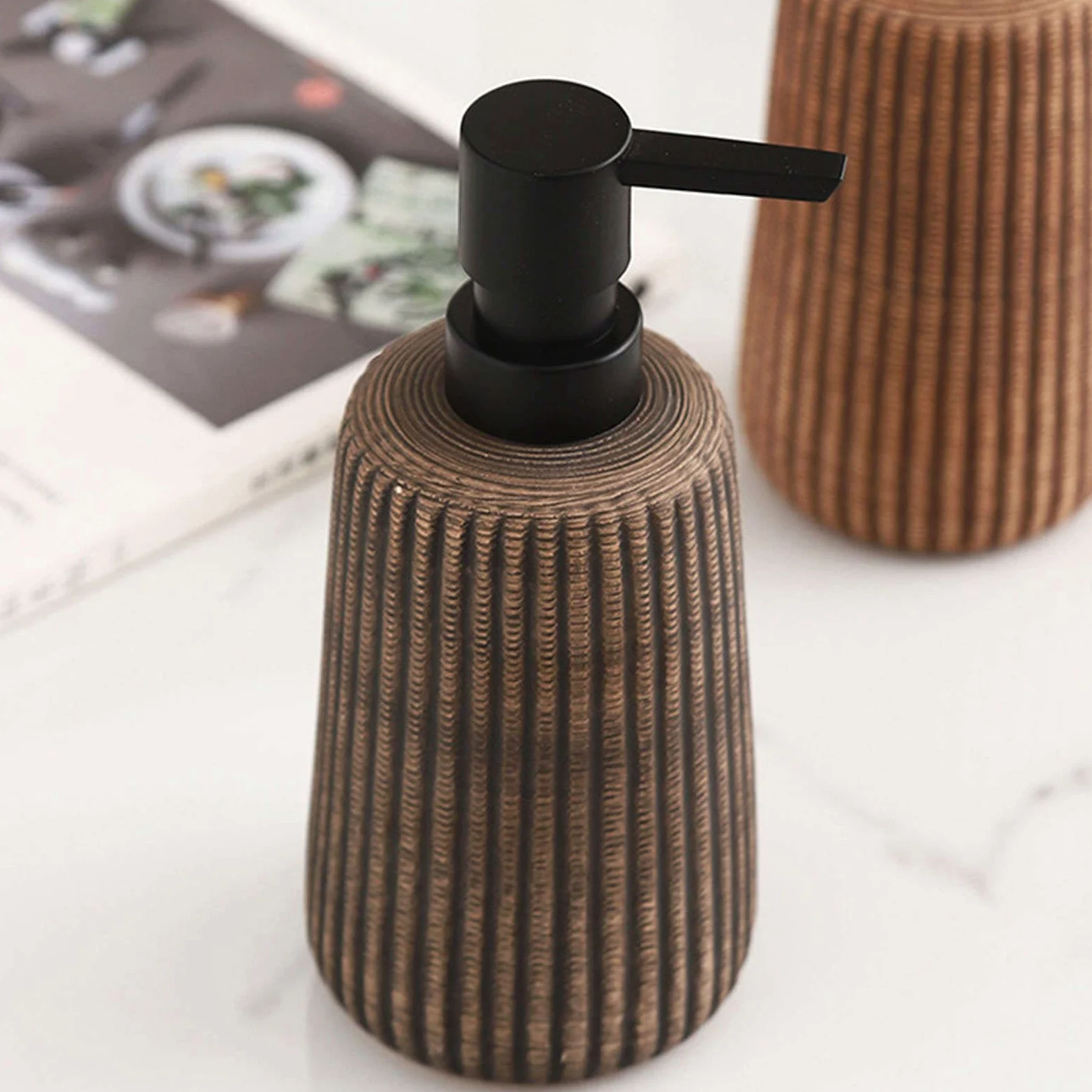 dispenser per sapone, Distributore di sapone, distributore lozione in ceramica, for le mani, ricaricabile - bagno cucina marrone scuro 400 ml/14 oz
