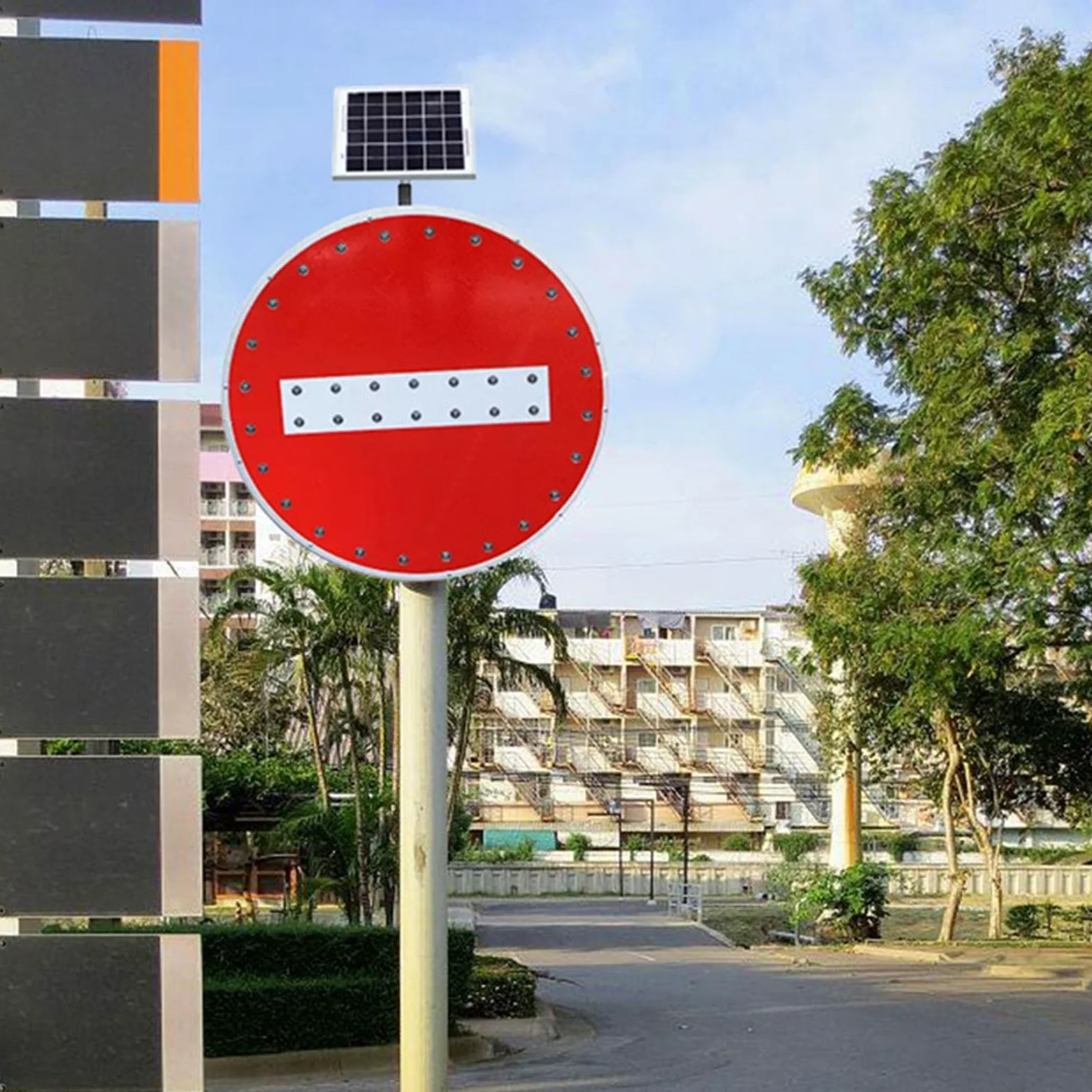 Segnale stradale solare "No Entry"-Illuminazione a LED Segnale di sicurezza con pellicola riflettente rotonda in alluminio Segnale "No Entry" per area chiusa(60cm/23.6in)
