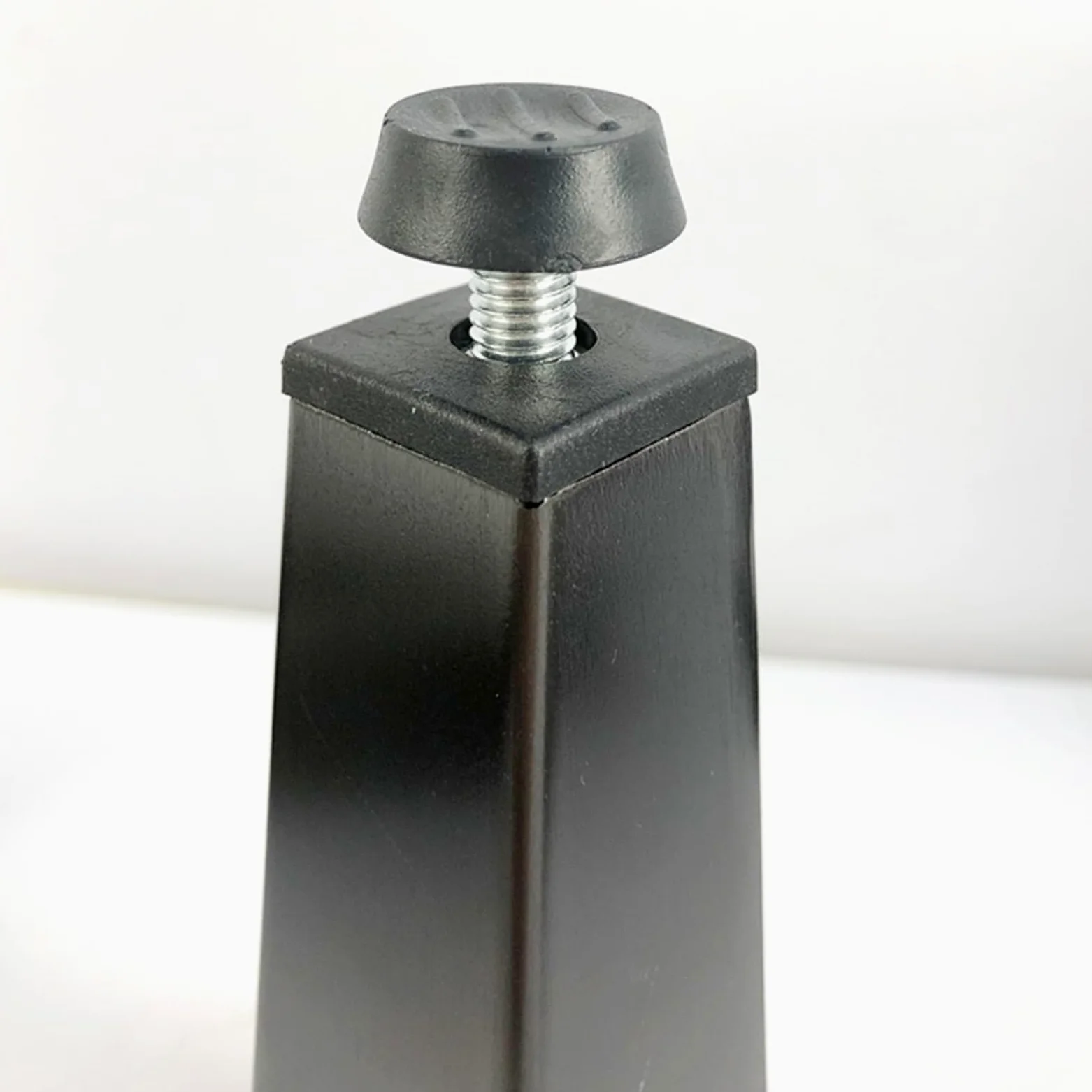 Generico Gambe per Mobili Piedini Regolabili Conici 4 Pezzi Piedini Regolabili per Tavolo Neri in Acciaio Inox Vernice Spray Piedini per Divano Altezza: 7-50,5 cm Piedini per Mobile 26 cm/10,2"
