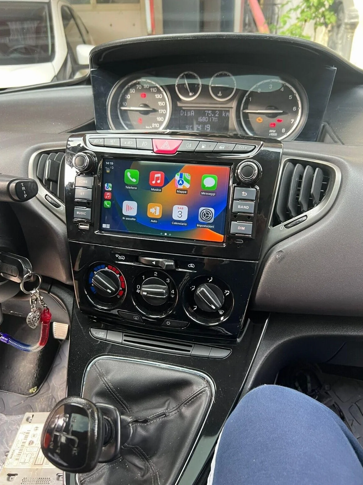 Autoradio da 7 pollici per Lancia Ypsilon Chrysler Ypsilon 2011-2020 Android 15 Carplay Navigazione Radio Lettore Video Multimediale Touch Screen Bluetooth GPS WiFi Android Auto (4 Core 2+32GB)