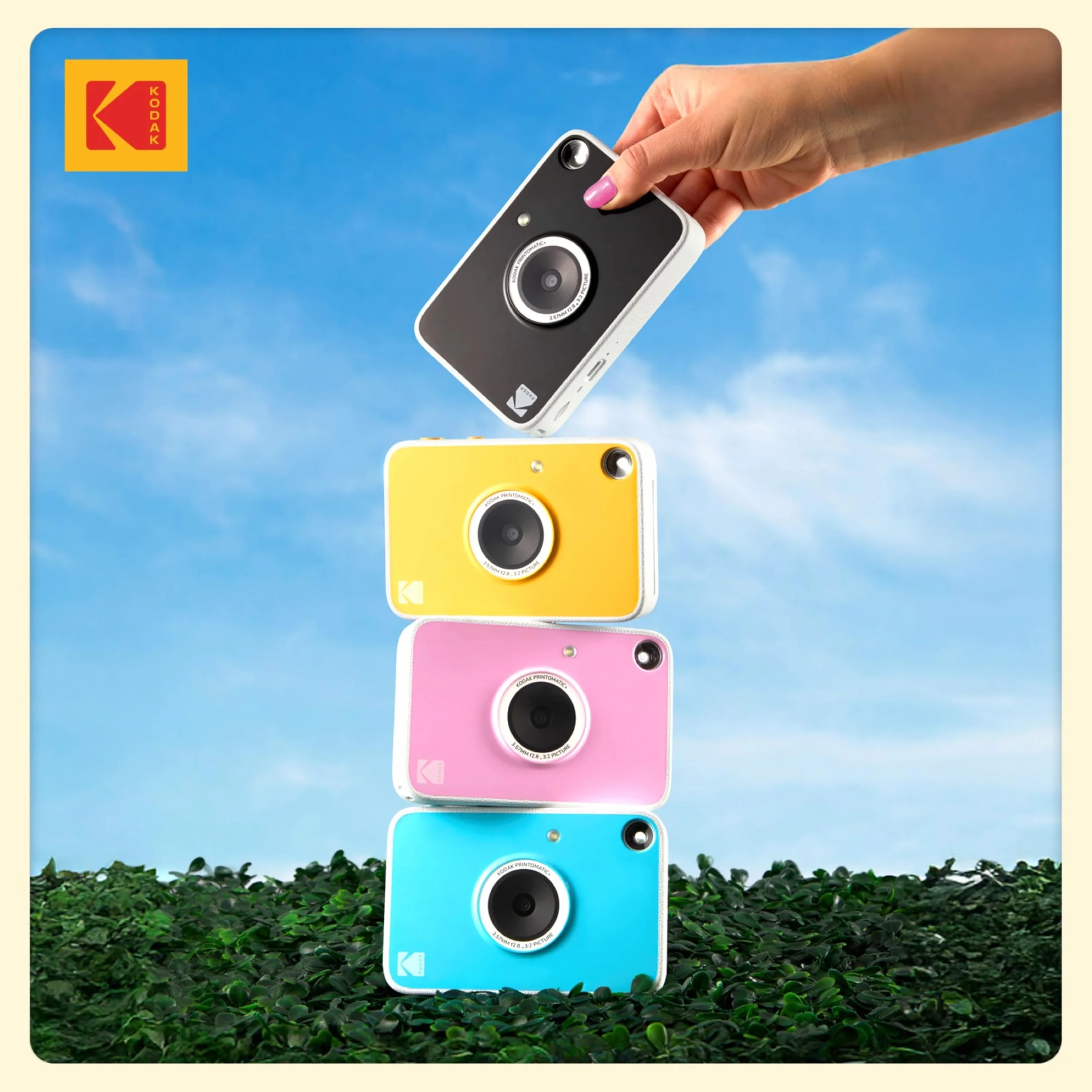 KODAK Printomatic+ Fotocamera Istantanea 10MP Kit Iniziale (Rosa) con Custodia, RGB LED e Carta Adesiva Zink 20pz – Giallo