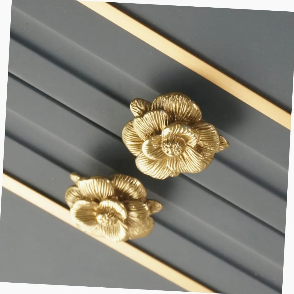 Housoutil 3 Maniglie Per Mobili in Rame Piccole Manopole Per Cassetti Maniglie Per Porte Di Mobili Maniglie Decorative A Forma Di Fiore Facili Da Installare Per Cassetti E Guardaroba.