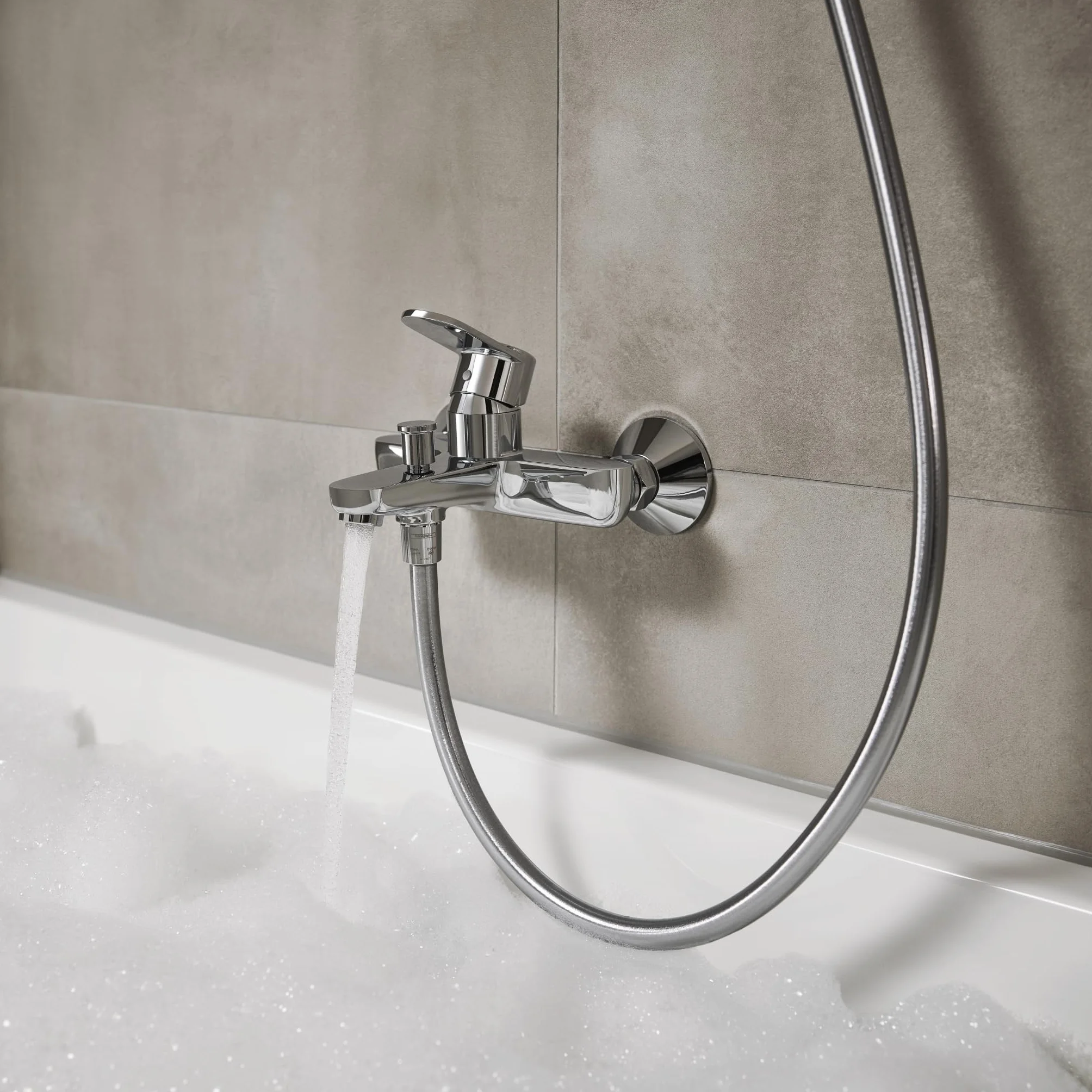 hansgrohe Vernis Blend - Rubinetto per Vasca da Bagno Esterno per 2 Utenze, Miscelatore Monocomando per Vasca Bocca di Erogazione 17,1 Cm, Cromo