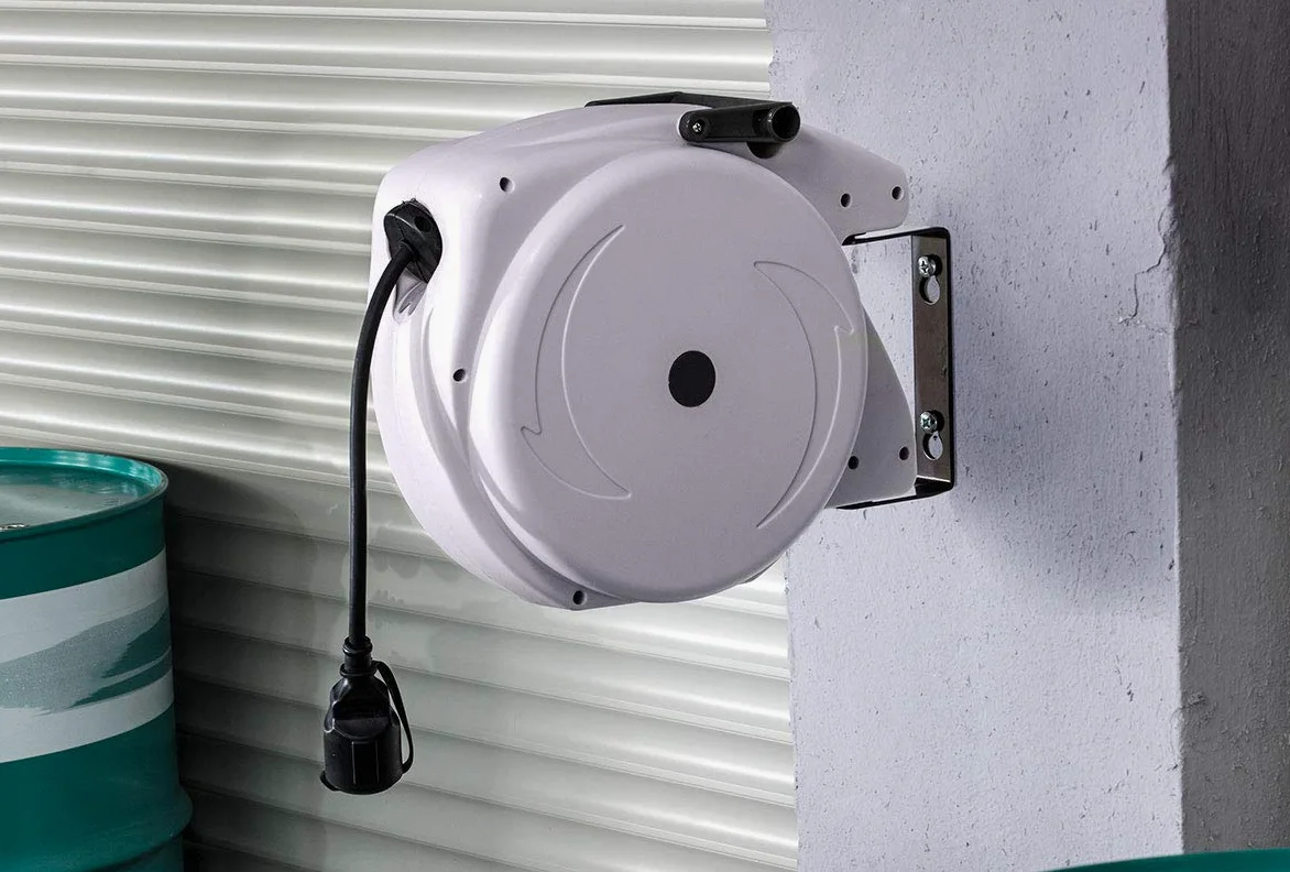 as - Schwabe avvolgicavo automatico 18 m, 180° orientabile, montaggio a parete o soffitto, rimovibile uso mobile, 230 V 16 A, IP44 esterno