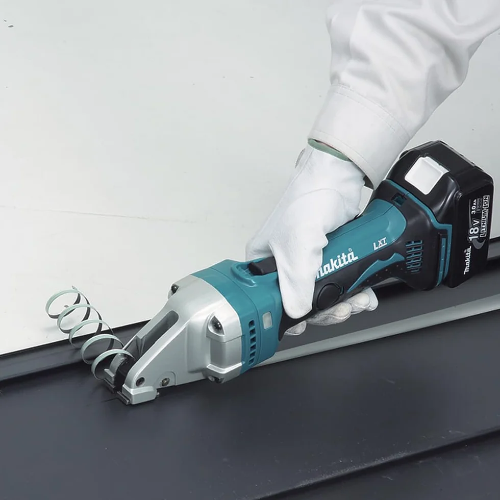 Makita DJS161RTJ Forbici per lamiere a batteria 18 V 5,0 Ah 1,6 mm 2 batterie e caricatore MAKPAC