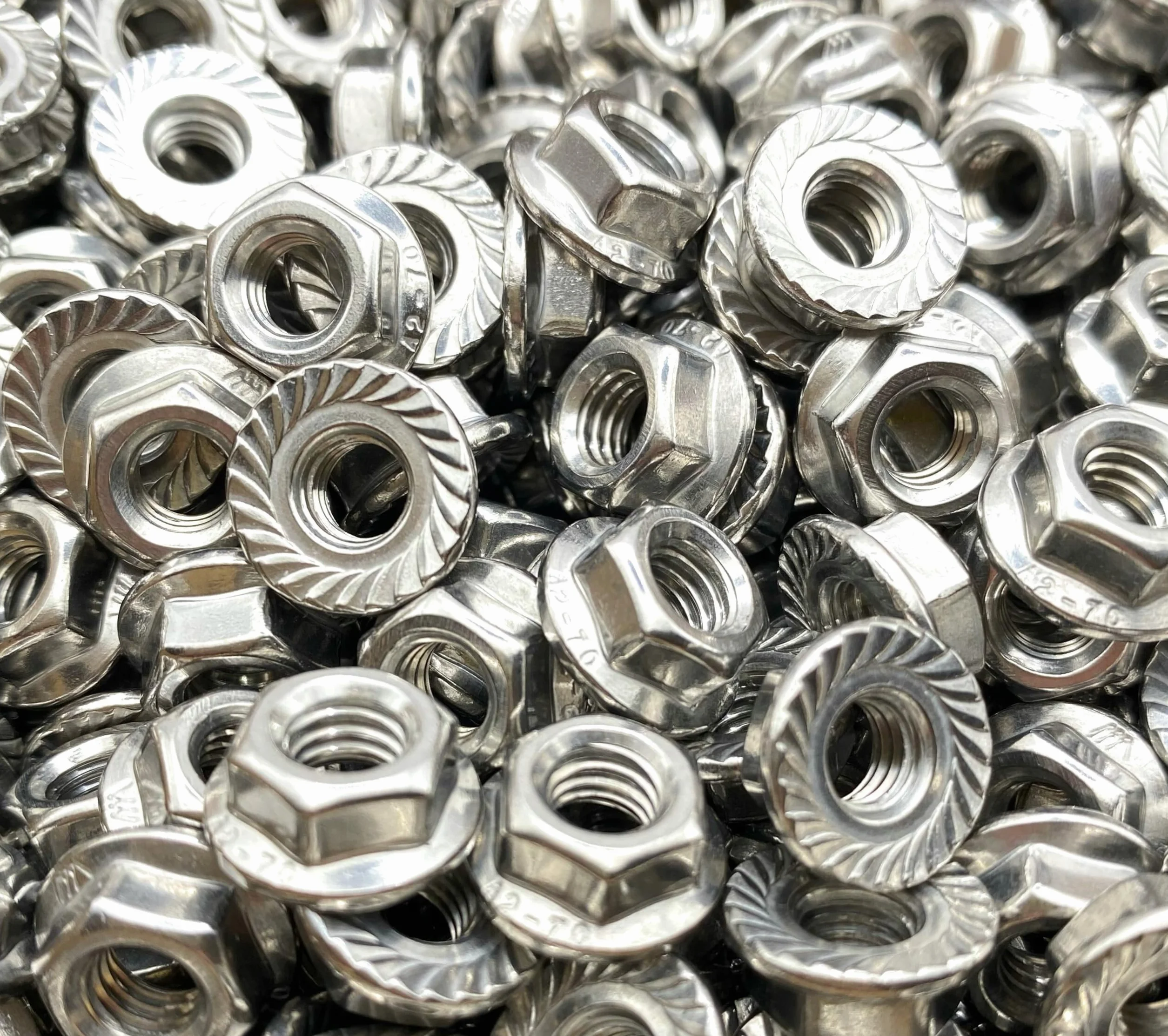 Dado in acciaio inox M8 autobloccante esagonale DIN 6923 ISO 4161 A2 V2A 304 set 100 pezzi